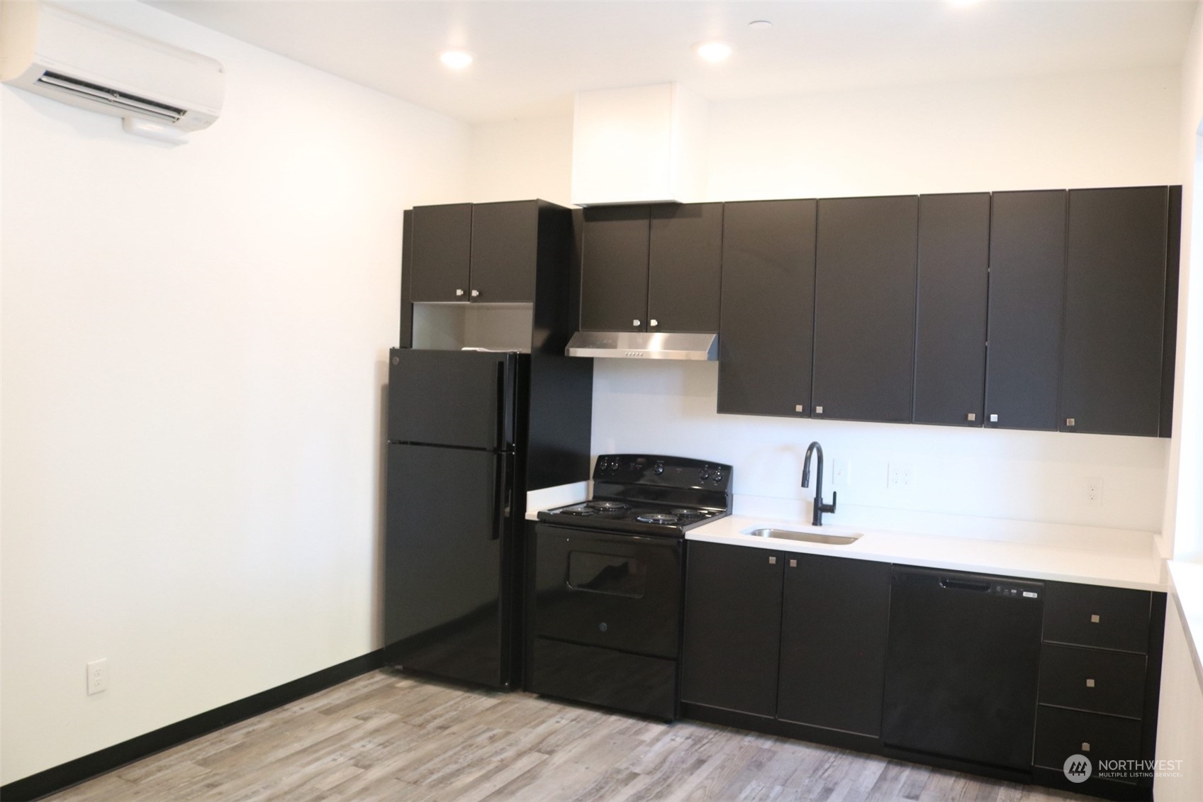 Seattle, Washington, 98108, United States, ,Residential,For Sale,1824067