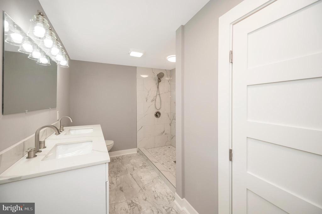 Fredericksburg, Virginia, 22401, United States, 4 Bedrooms Bedrooms, ,3 BathroomsBathrooms,Residential,For Sale,1916037