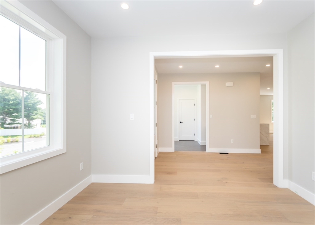 Waltham, Massachusetts, 02453, United States, 4 Bedrooms Bedrooms, ,5 BathroomsBathrooms,Residential,For Sale,1858244