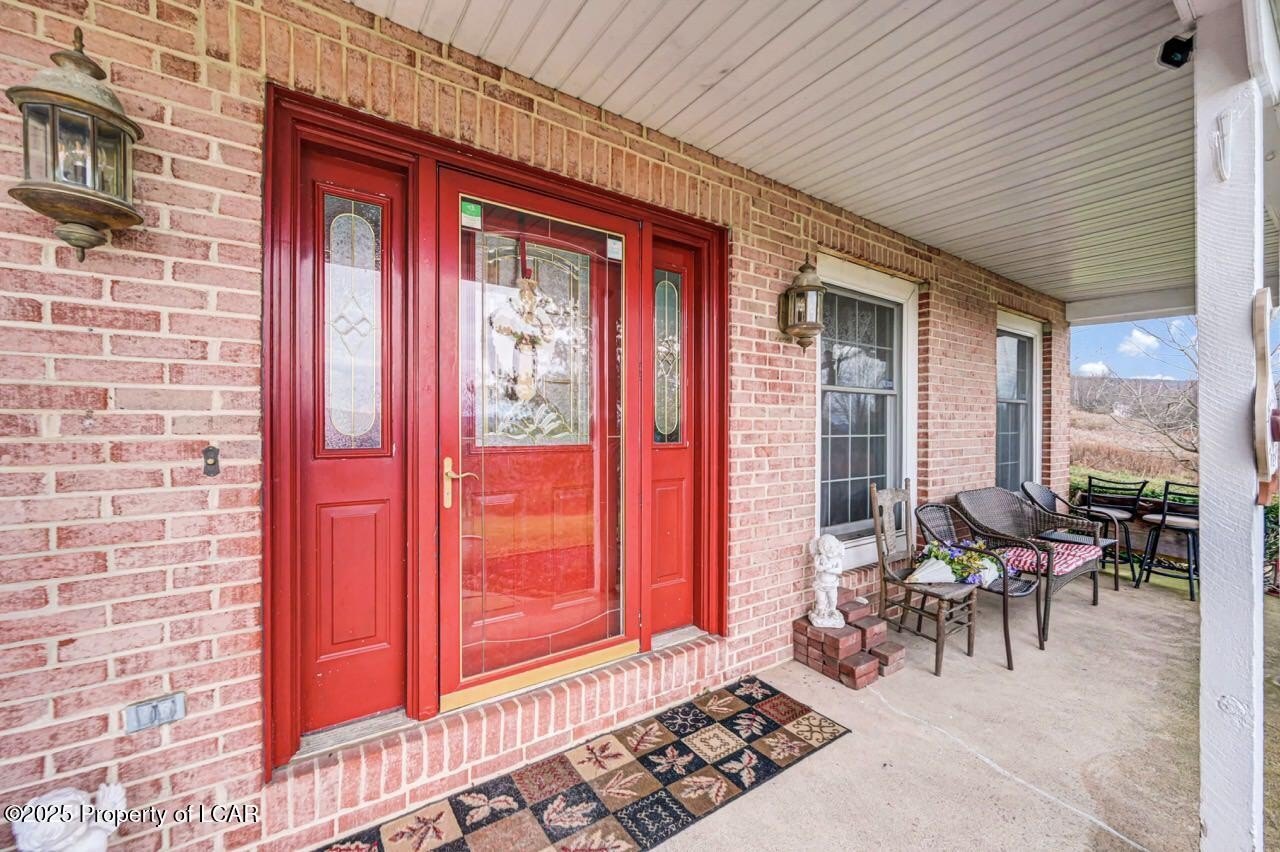 Sugarloaf, Pennsylvania, 18249, United States, 4 Bedrooms Bedrooms, ,3 BathroomsBathrooms,Residential,For Sale,1996756