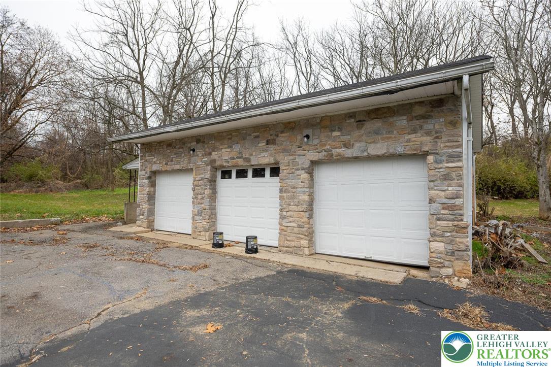 Bethlehem Twp, Pennsylvania, 18020, United States, 4 Bedrooms Bedrooms, ,3 BathroomsBathrooms,Residential,For Sale,1895481