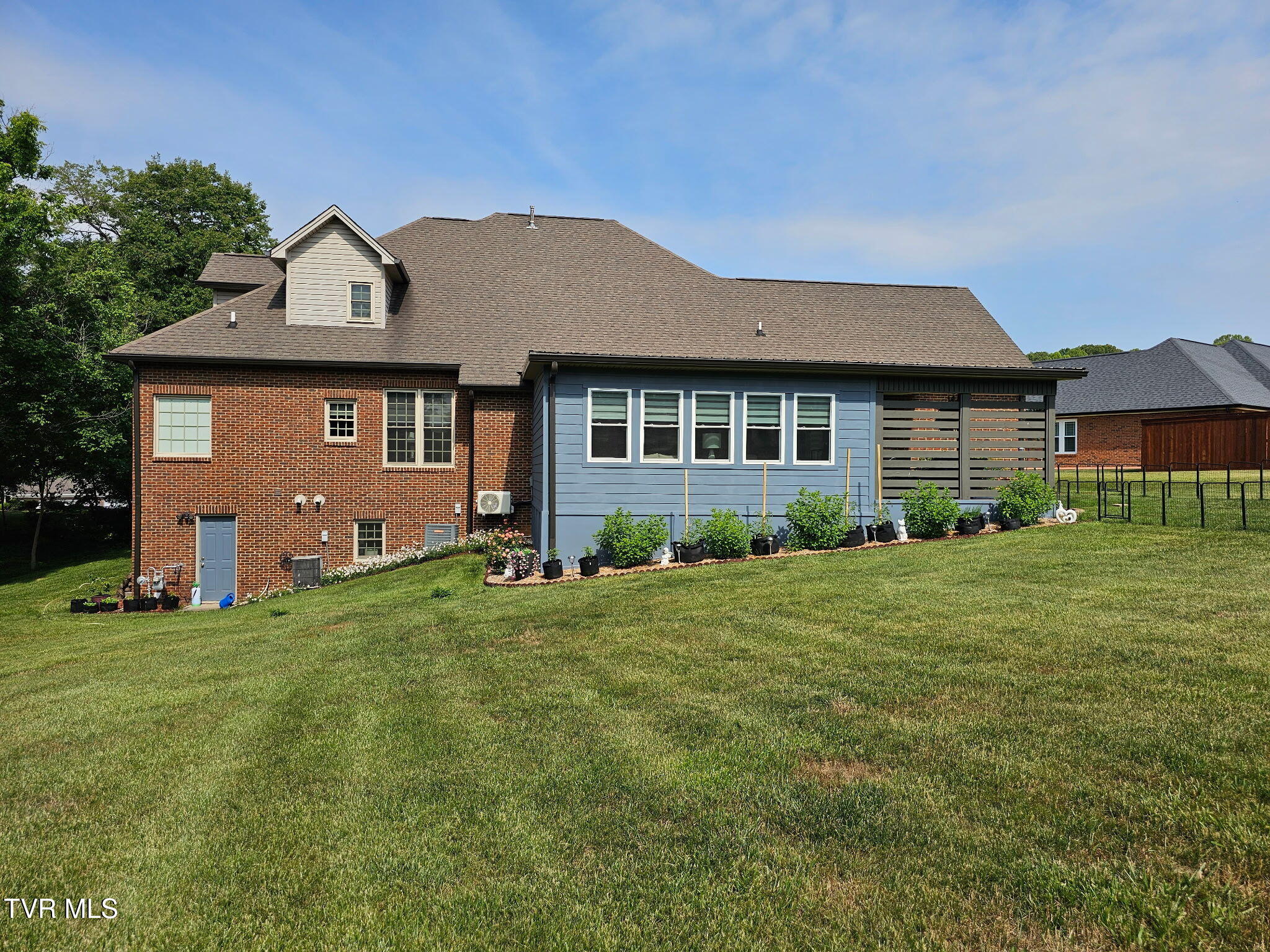 Kingsport, Tennessee, 37660, United States, 5 Bedrooms Bedrooms, ,4 BathroomsBathrooms,Residential,For Sale,2024666