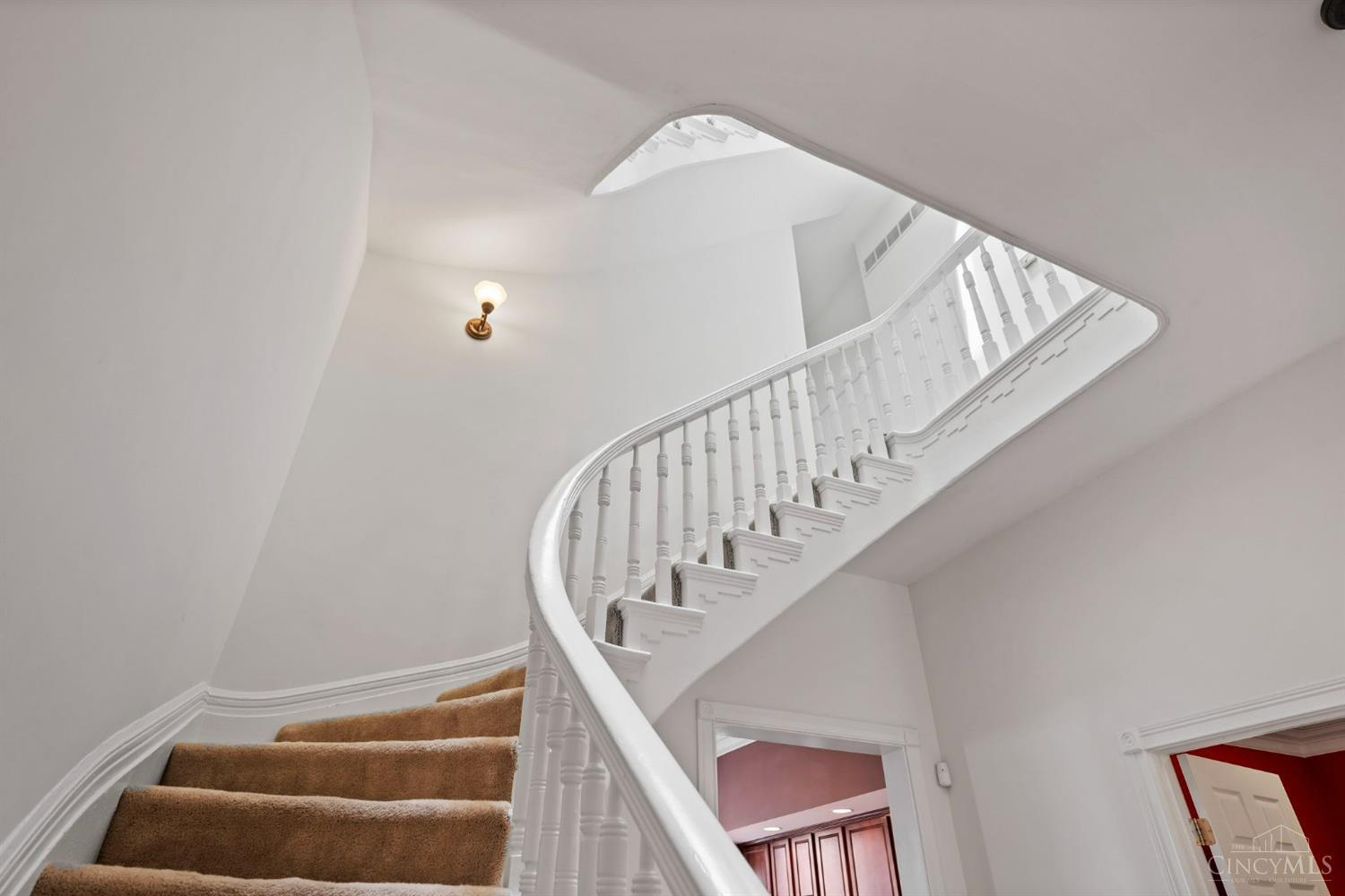 Cincinnati, Ohio, 45219, United States, 4 Bedrooms Bedrooms, ,4 BathroomsBathrooms,Residential,For Sale,1804934