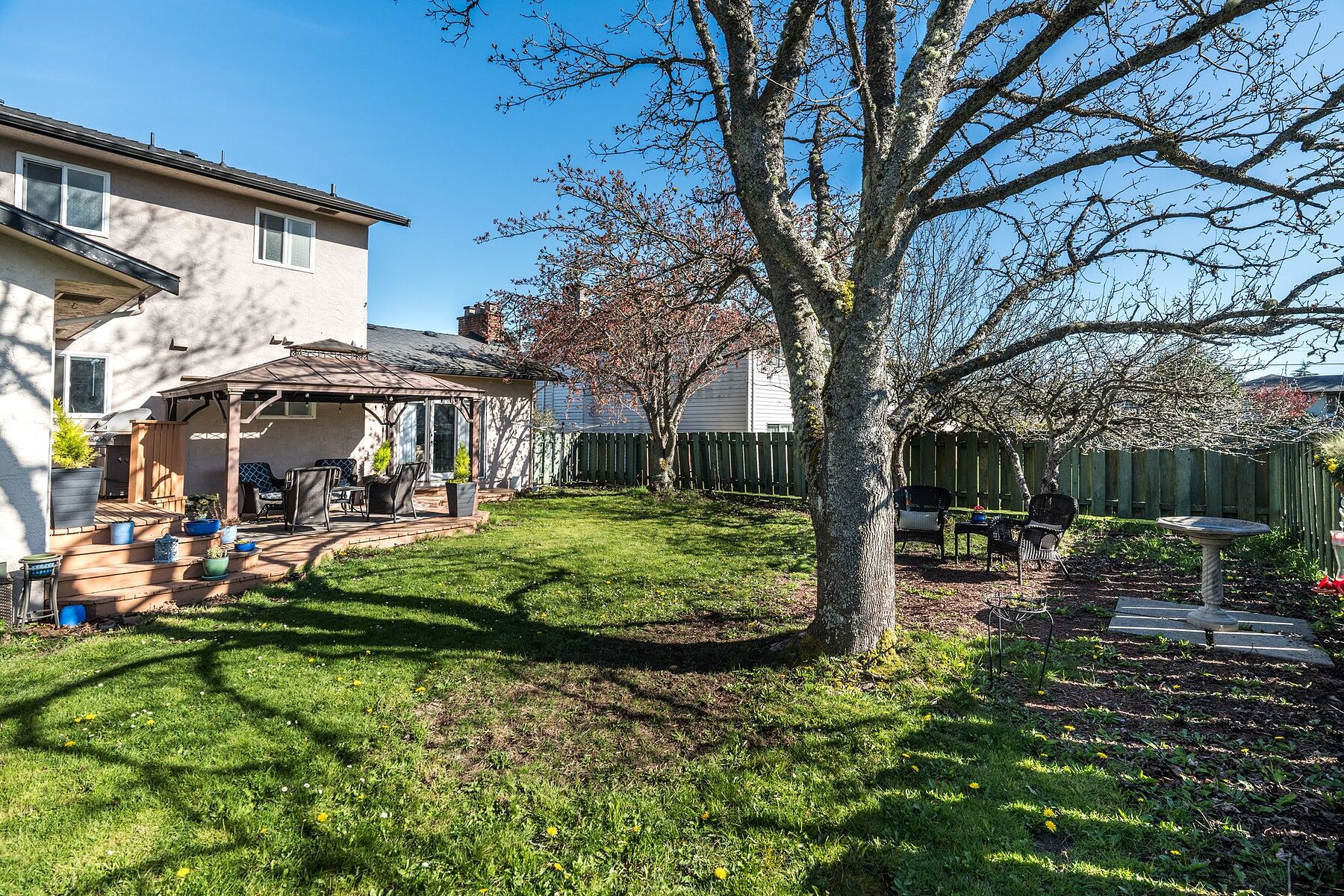  Gordon Head Family Home - 物件實景