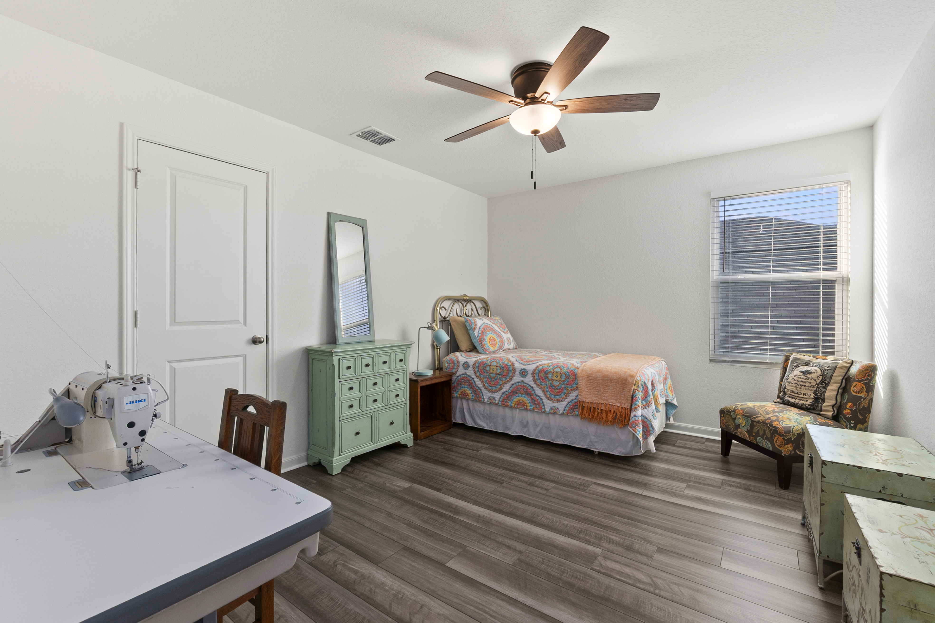  Spacious Living with Modern Upgrades - 物件實景