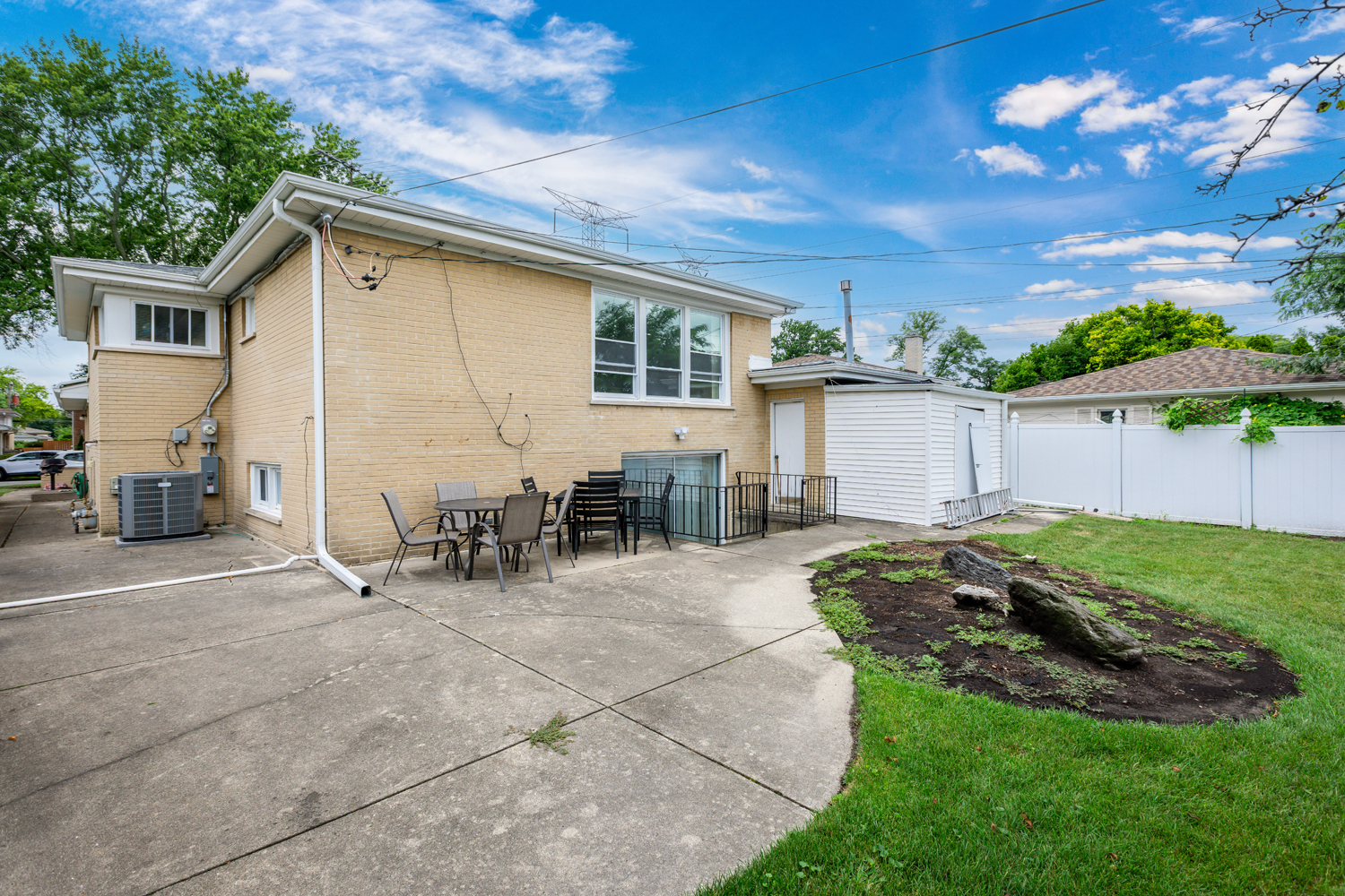 Morton Grove, Illinois, 60053, United States, 5 Bedrooms Bedrooms, ,3 BathroomsBathrooms,Residential,For Sale,1928760