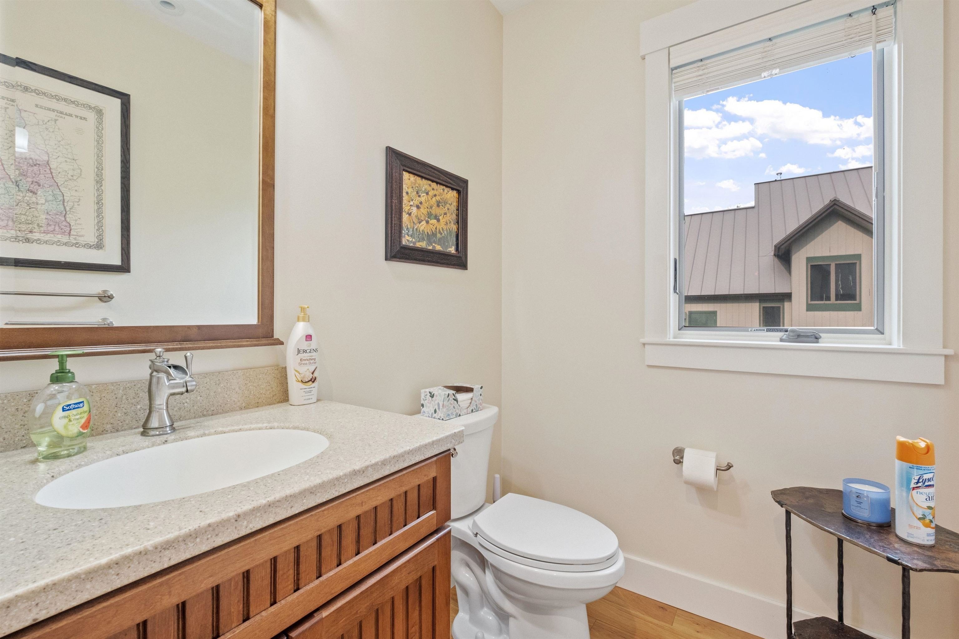 Lincoln, New Hampshire, 03251, United States, 5 Bedrooms Bedrooms, ,3 BathroomsBathrooms,Residential,For Sale,1981884