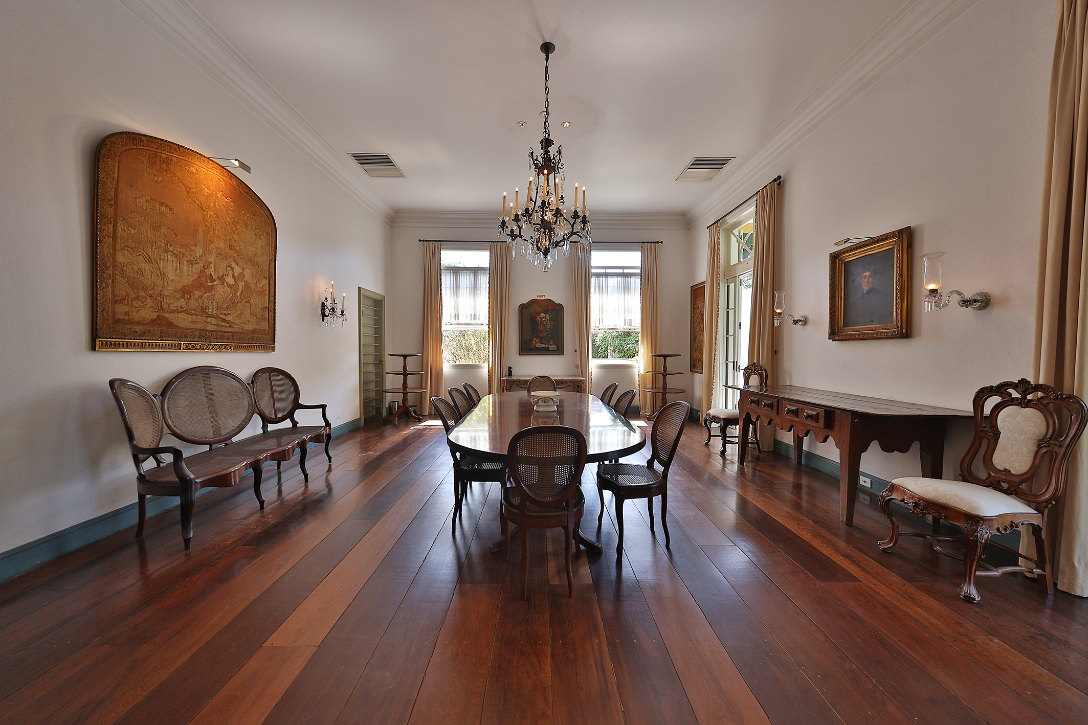  Estate surrounded by greenery with expansive grounds and amenities - 物件實景