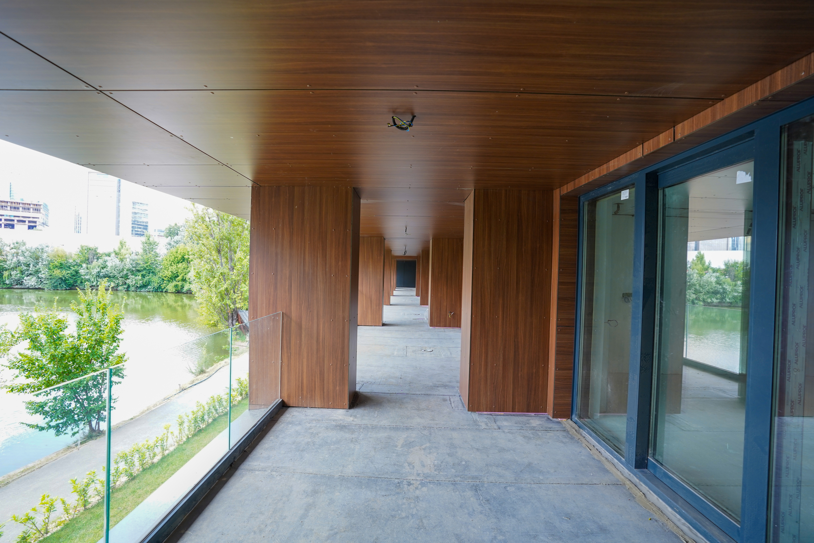  Seven-Room Waterfront Apartment Directly at Lake Level on Lake Floreasca - 物件實景