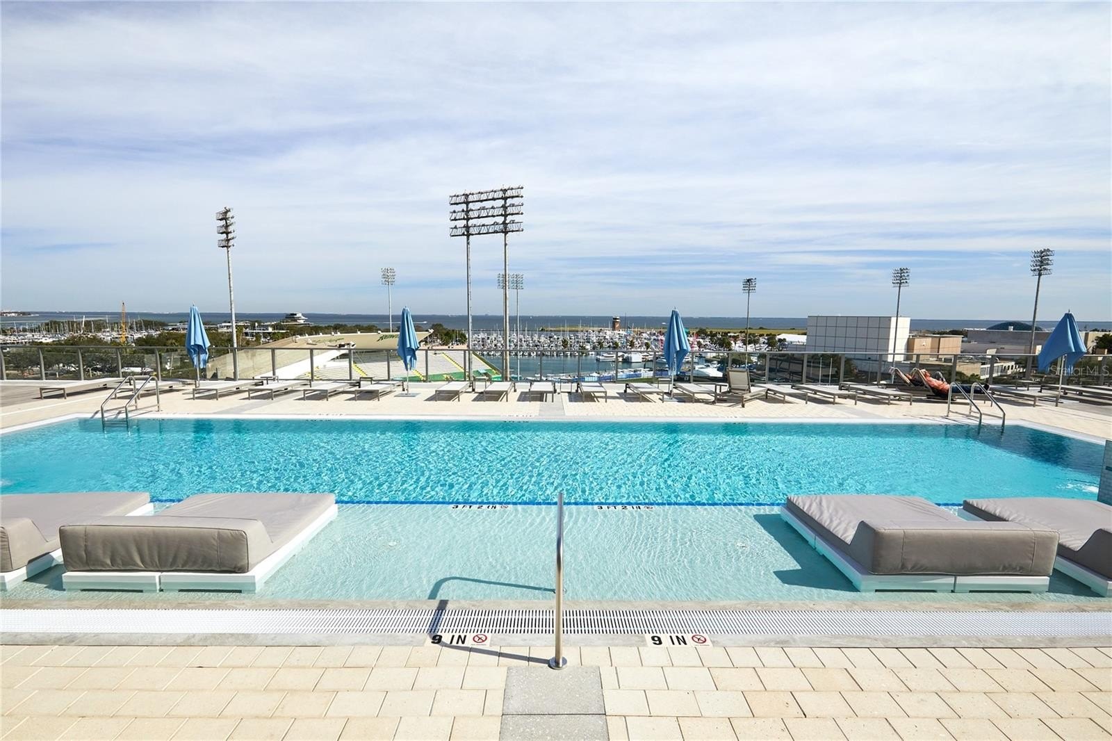 ST PETERSBURG, Florida, 33701, United States, 2 Bedrooms Bedrooms, ,3 BathroomsBathrooms,Residential,For Sale,1981835