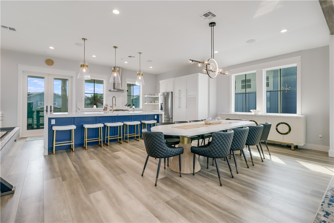 Port Aransas, Texas, 78373, United States, 6 Bedrooms Bedrooms, ,5 BathroomsBathrooms,Residential,For Sale,1829566