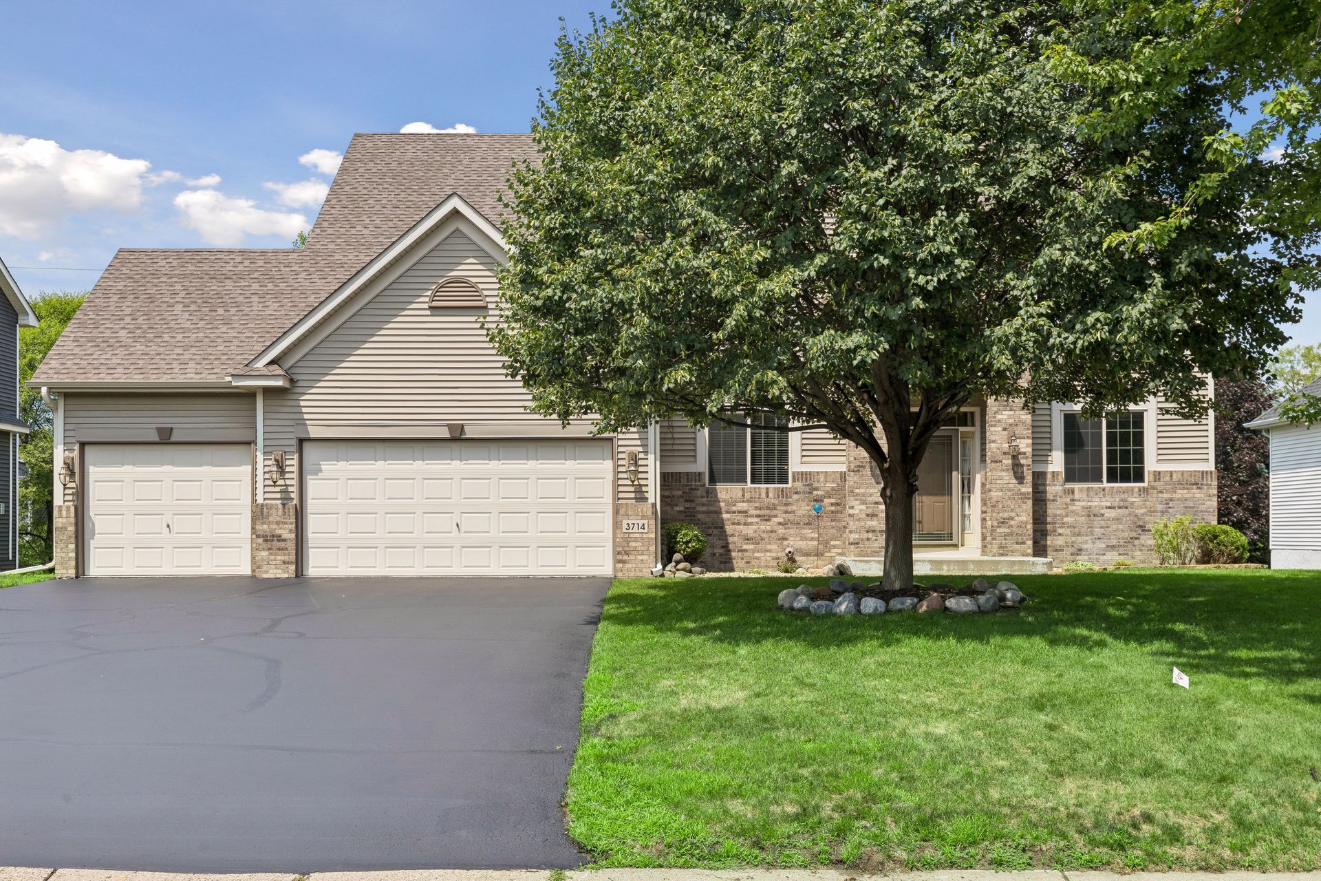  Meticulously Maintained Executive Home Near Parks and Trails - 物件實景