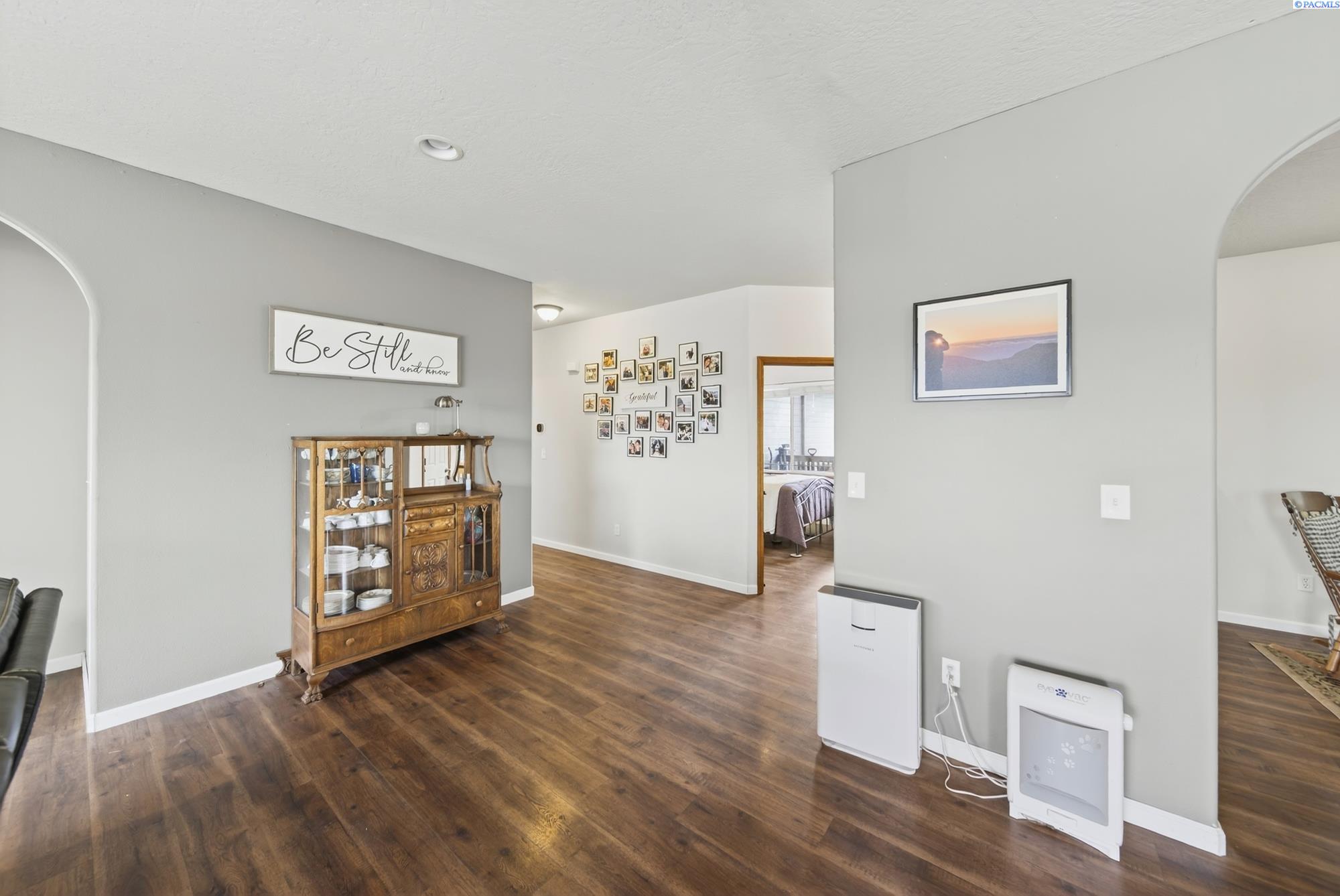 Prosser, Washington, 99350, United States, 3 Bedrooms Bedrooms, ,2 BathroomsBathrooms,Residential,For Sale,1964108