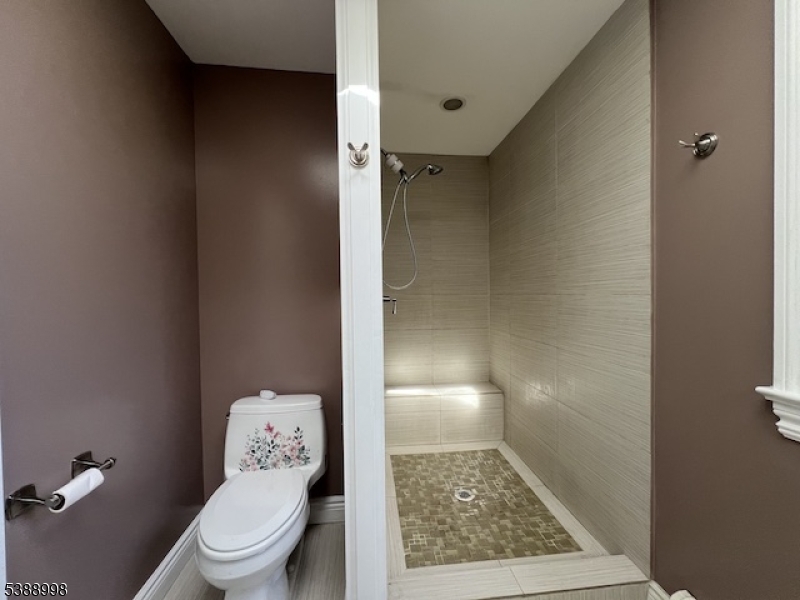 Teaneck Twp., New Jersey, 07666, United States, 3 Bedrooms Bedrooms, ,3 BathroomsBathrooms,Residential,For Sale,1996868