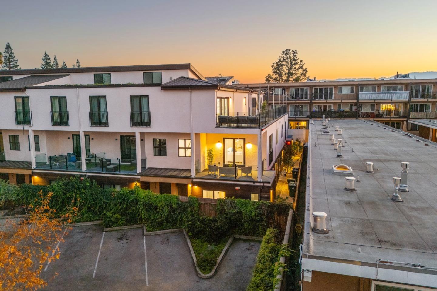 Redwood City, California, 94061, United States, 2 Bedrooms Bedrooms, ,3 BathroomsBathrooms,Residential,For Sale,2000792