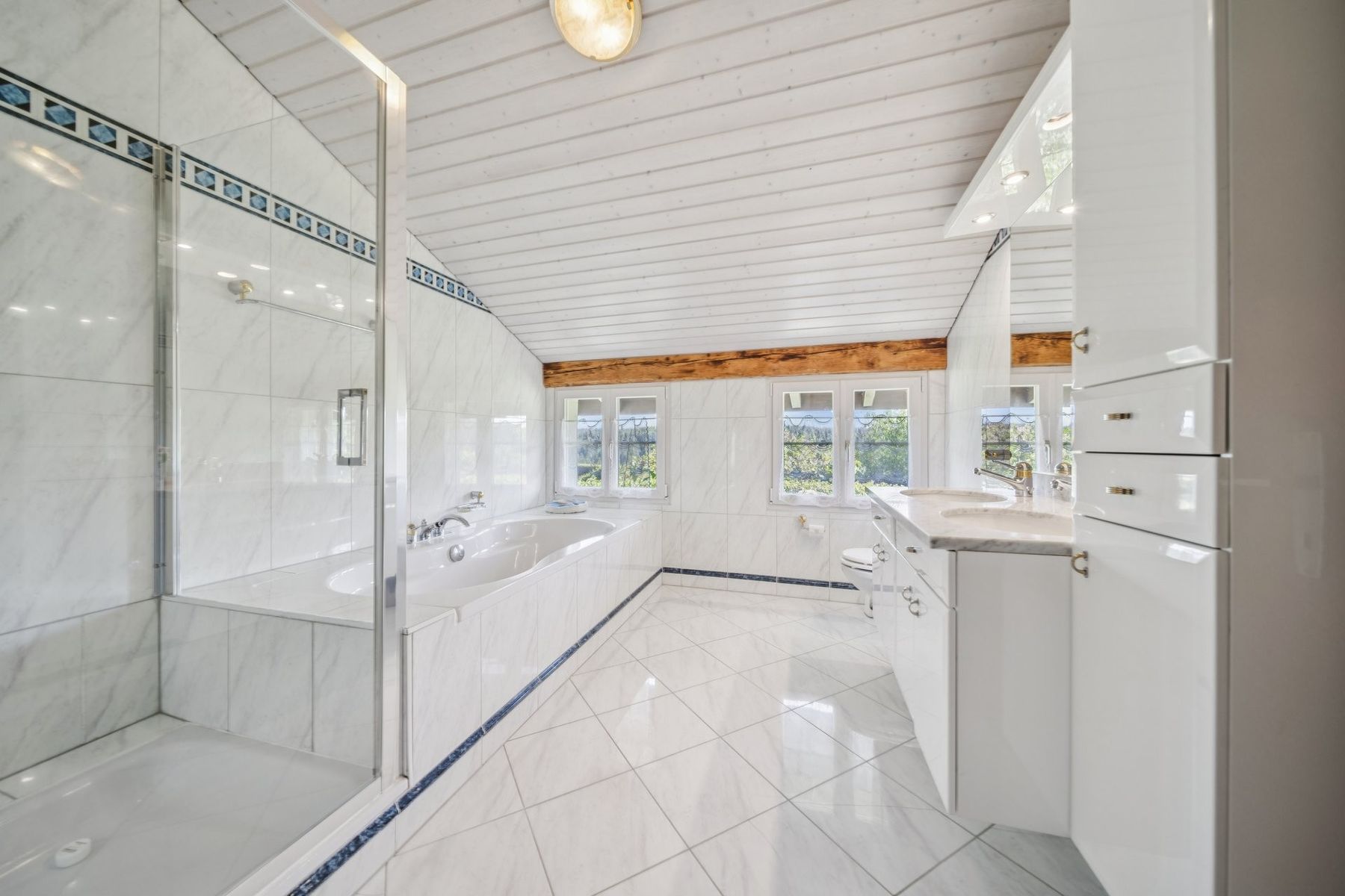  Exceptional 8-room residence with wooded grounds and swimming pool in Montprevey - 物件實景