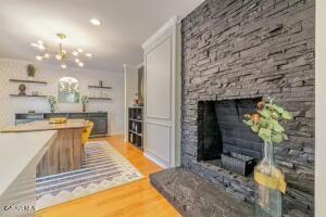 Van Nuys, California, 91405, United States, 3 Bedrooms Bedrooms, ,2 BathroomsBathrooms,Residential,For Sale,1939328