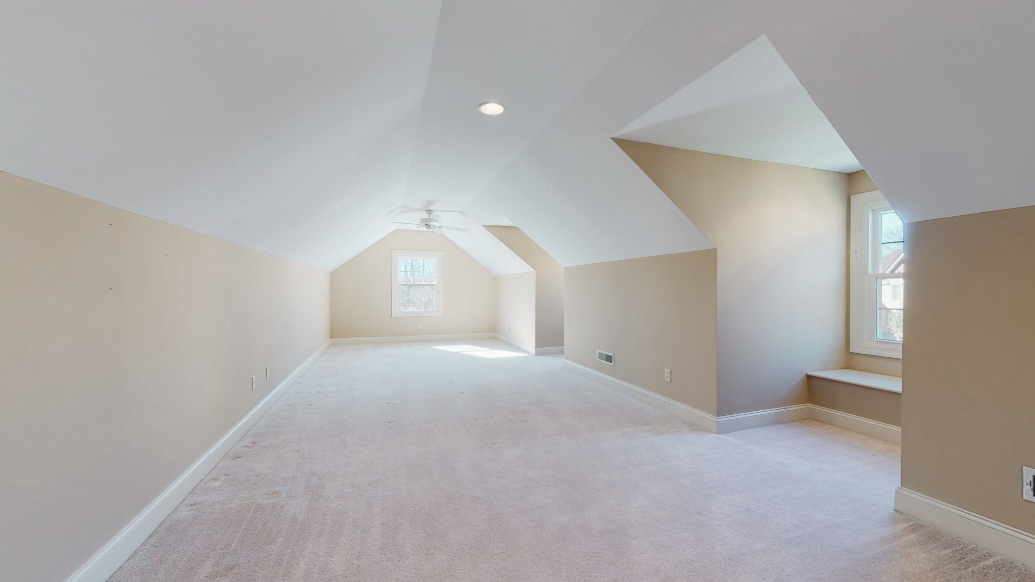 Tullahoma, Tennessee, 37388, United States, 6 Bedrooms Bedrooms, ,5 BathroomsBathrooms,Residential,For Sale,1978966