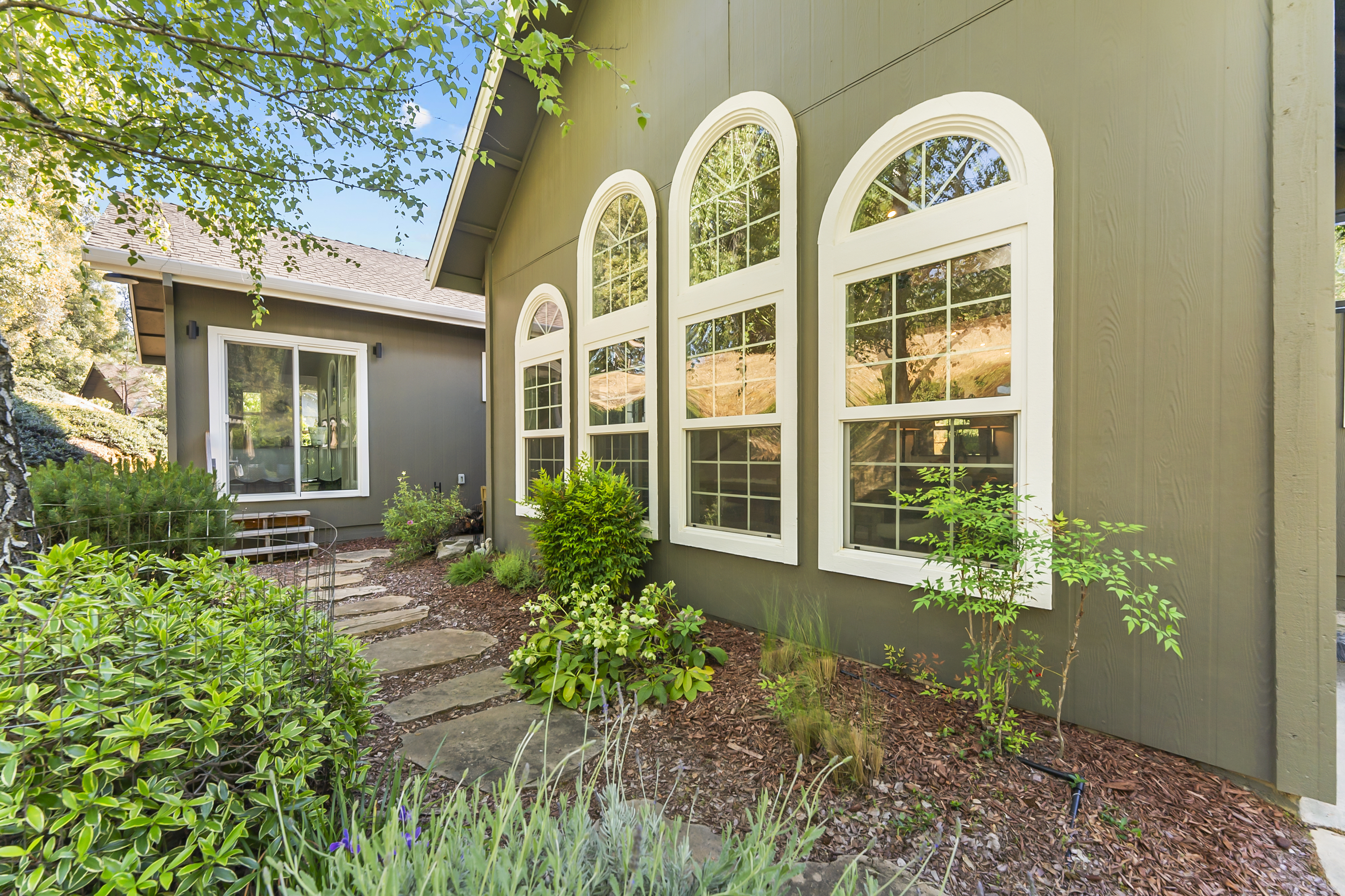  Thoughtfully Designed Living with Income Potential - 物件實景