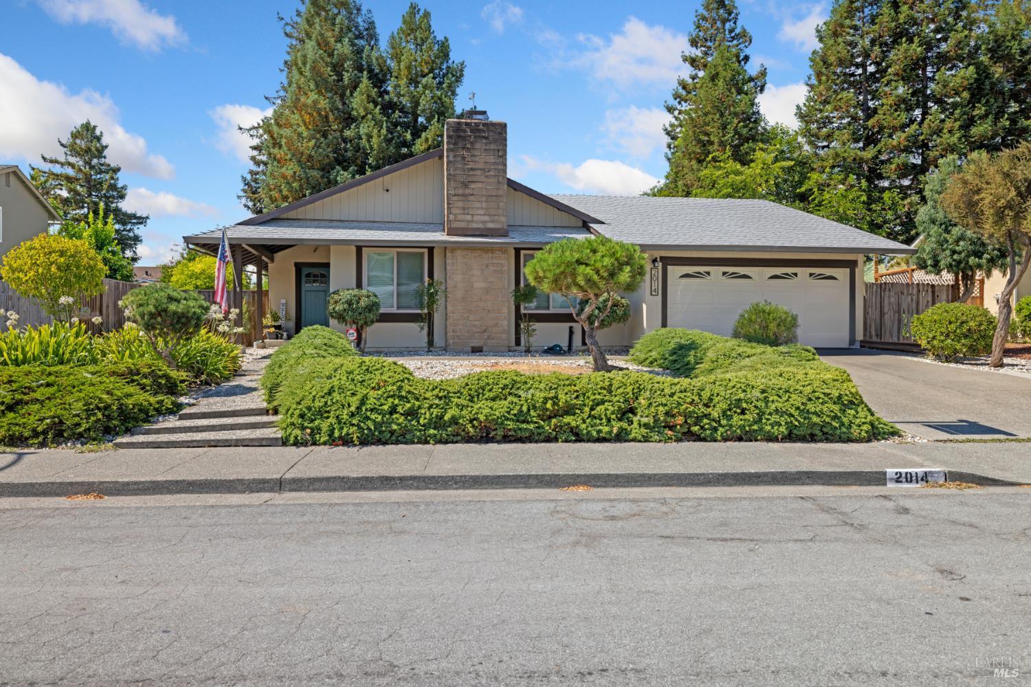 Petaluma, California, 94954, United States, 4 Bedrooms Bedrooms, ,2 BathroomsBathrooms,Residential,For Sale,1921484