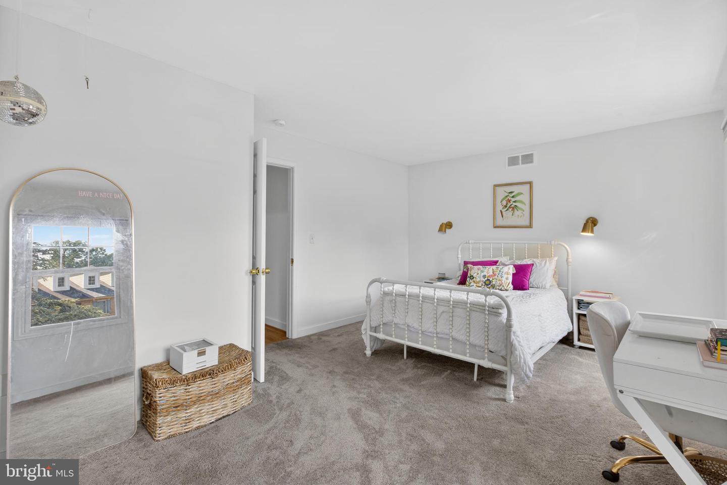 WILMINGTON, Delaware, 19806, United States, 4 Bedrooms Bedrooms, ,4 BathroomsBathrooms,Residential,For Sale,2048566