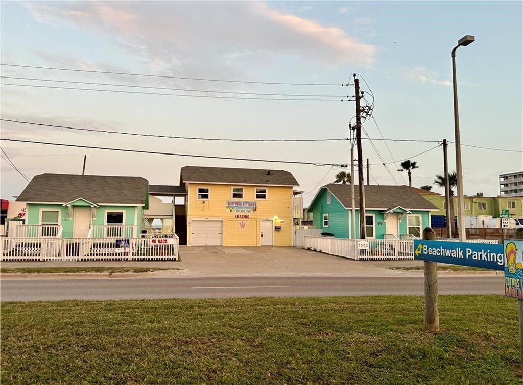 Corpus Christi, Texas, 78402, United States, 4 Bedrooms Bedrooms, ,3 BathroomsBathrooms,Residential,For Sale,1934192