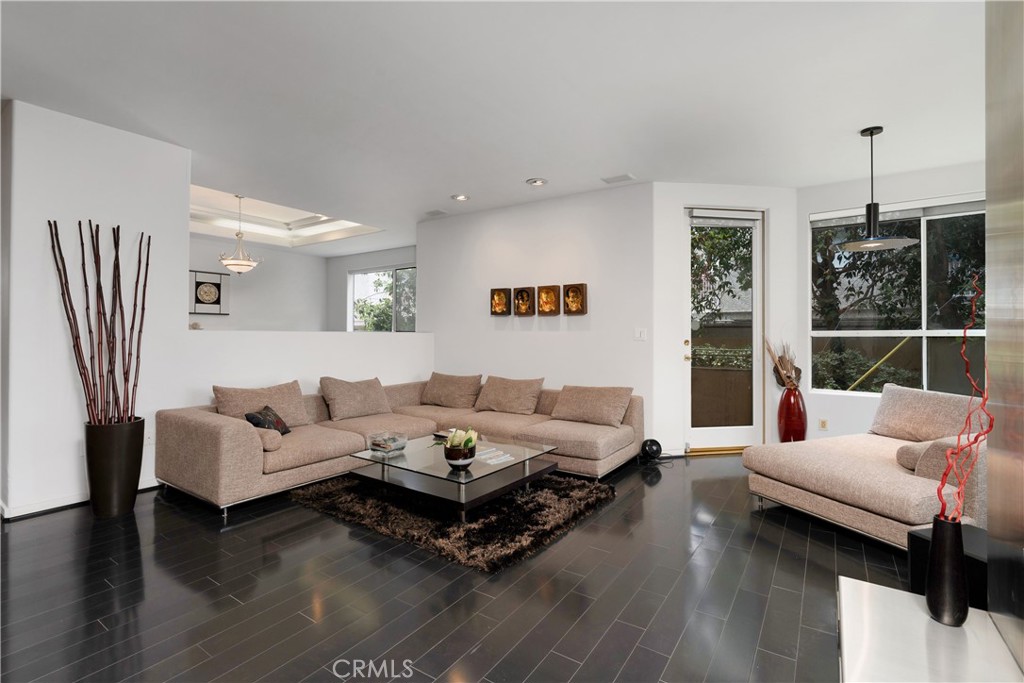 Studio City, California, 91604, United States, 2 Bedrooms Bedrooms, ,3 BathroomsBathrooms,Residential,For Sale,1847940