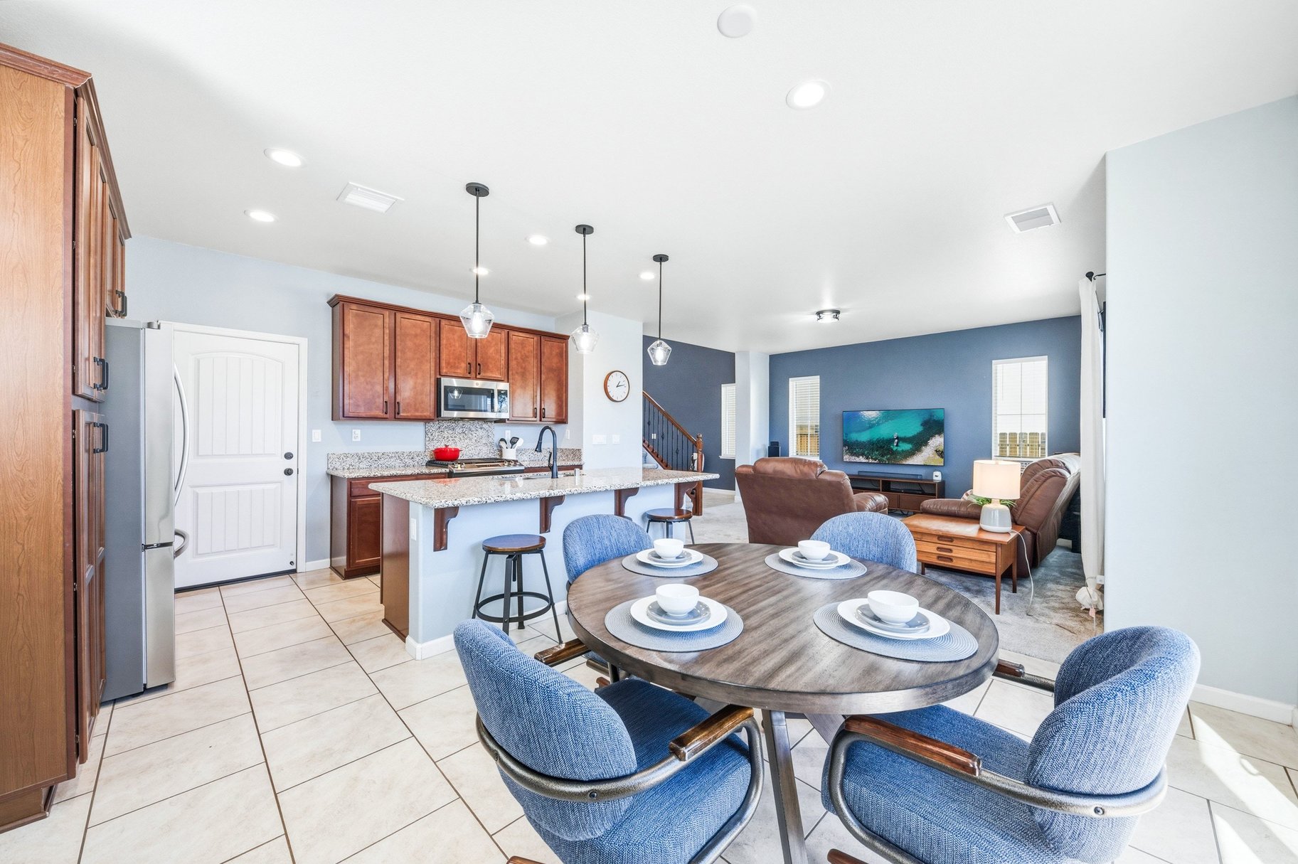  Turn-Key Home Close to Parks, Shopping & Trails - 物件實景