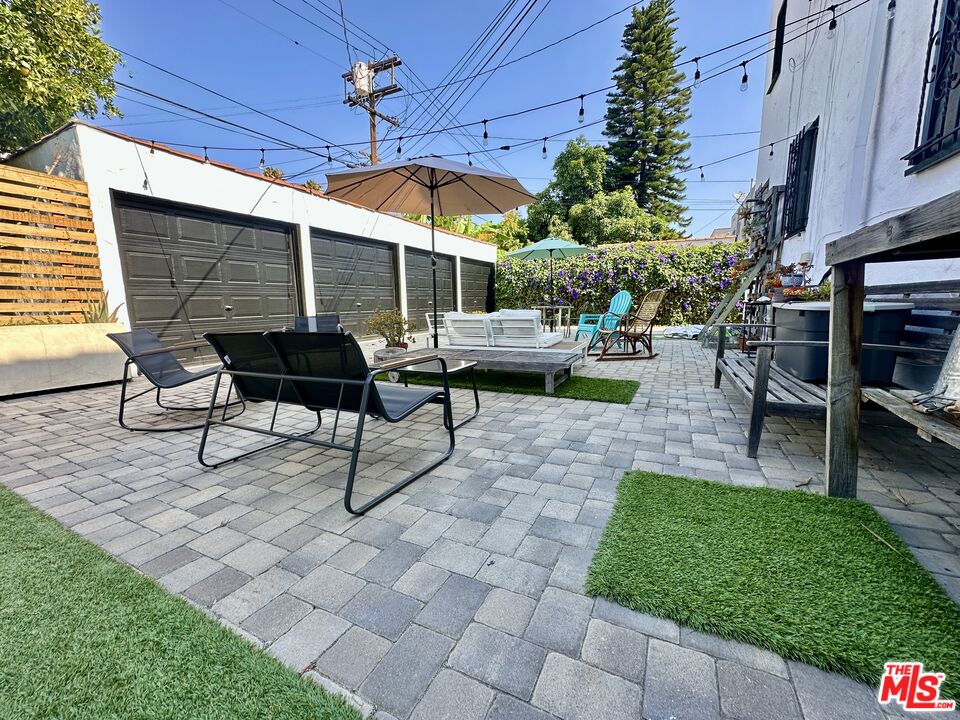 Los Angeles, California, 90036, United States, 8 Bedrooms Bedrooms, ,Residential,For Sale,1796348