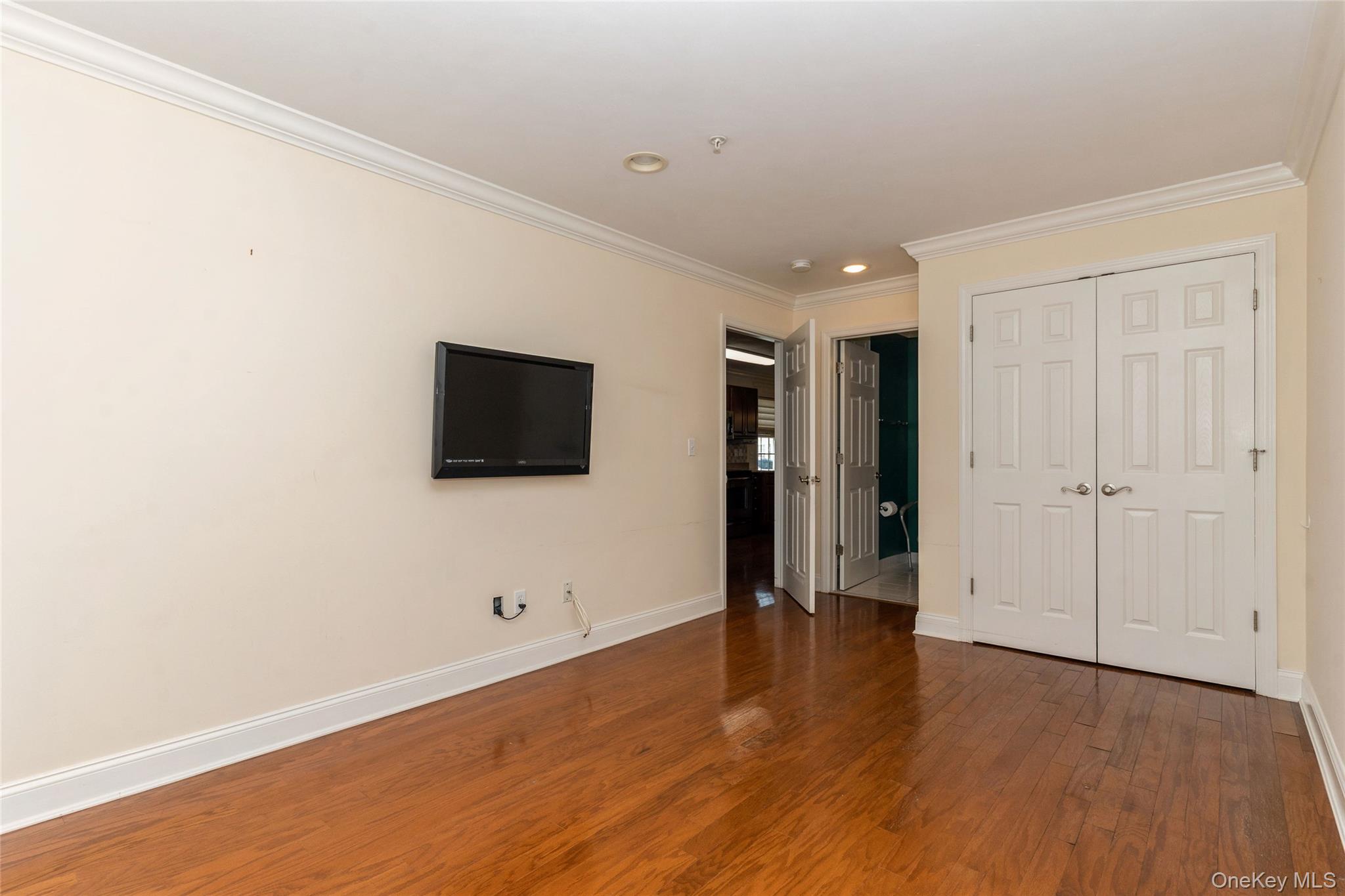 Valley Stream, New York, 11580, United States, 2 Bedrooms Bedrooms, ,2 BathroomsBathrooms,Residential,For Sale,1925470