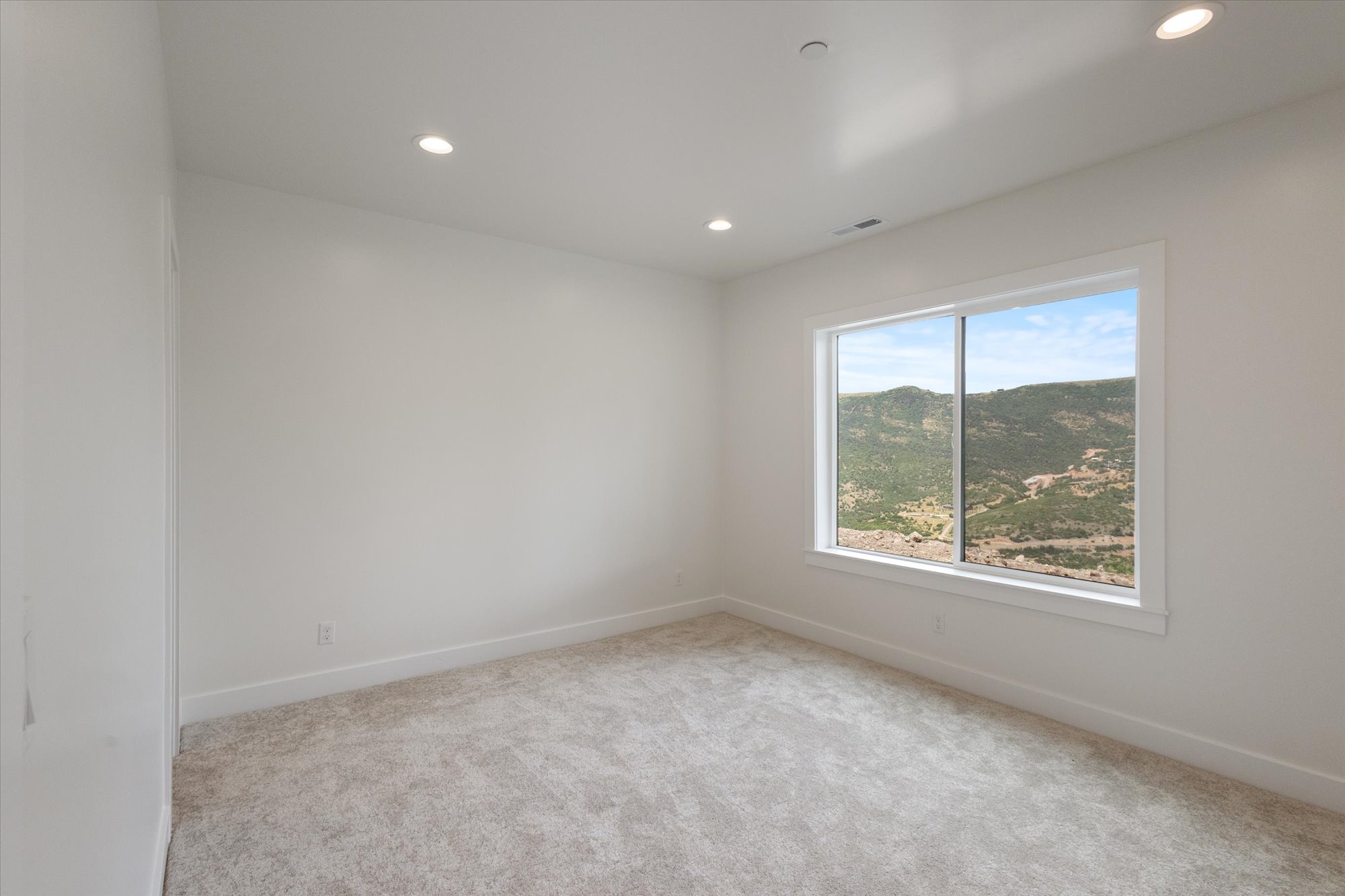 Heber, Utah, 84032, United States, 5 Bedrooms Bedrooms, ,3 BathroomsBathrooms,Residential,For Sale,1976197