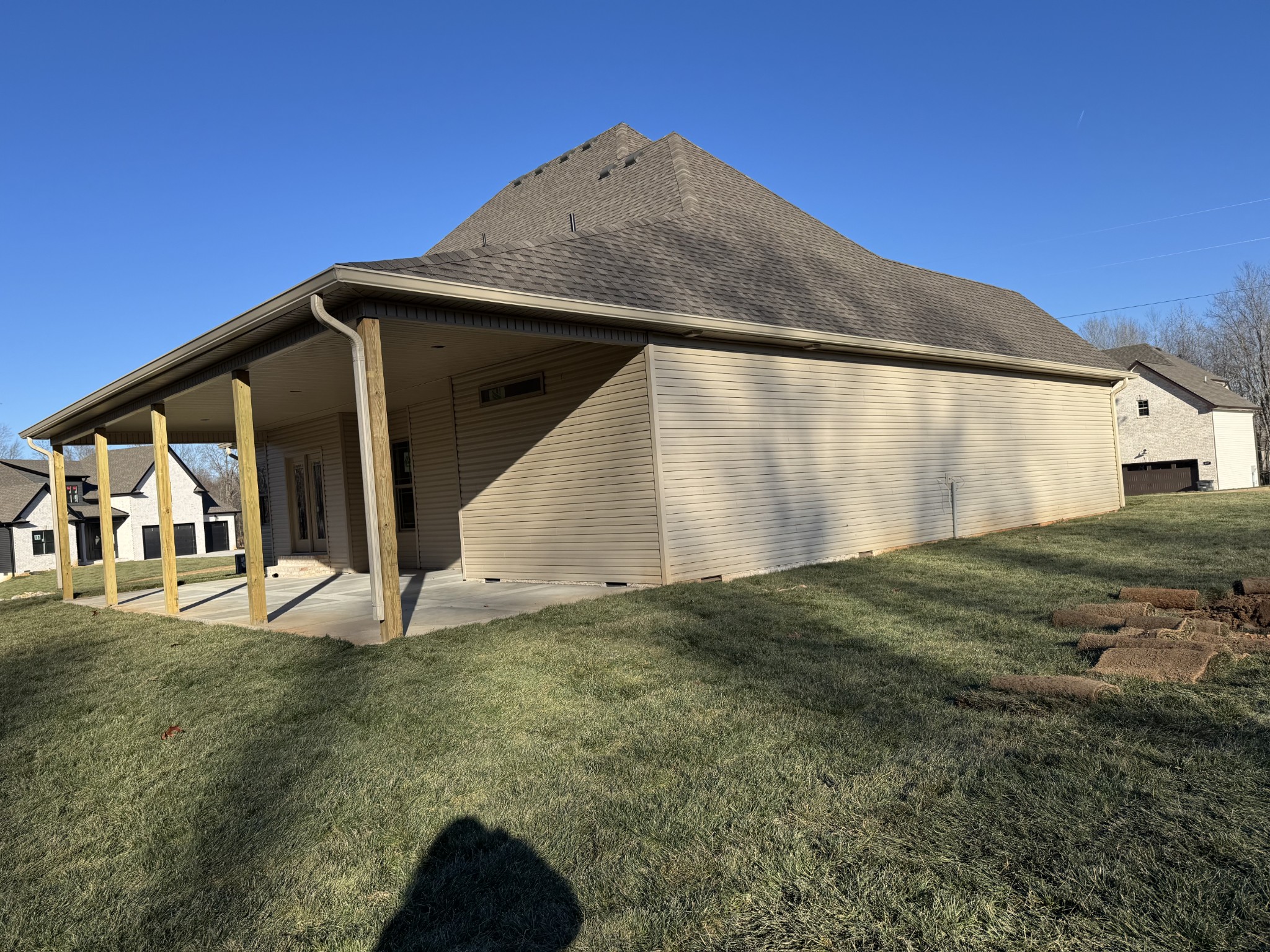 Clarksville, Tennessee, 37042, United States, 3 Bedrooms Bedrooms, ,4 BathroomsBathrooms,Residential,For Sale,2006024