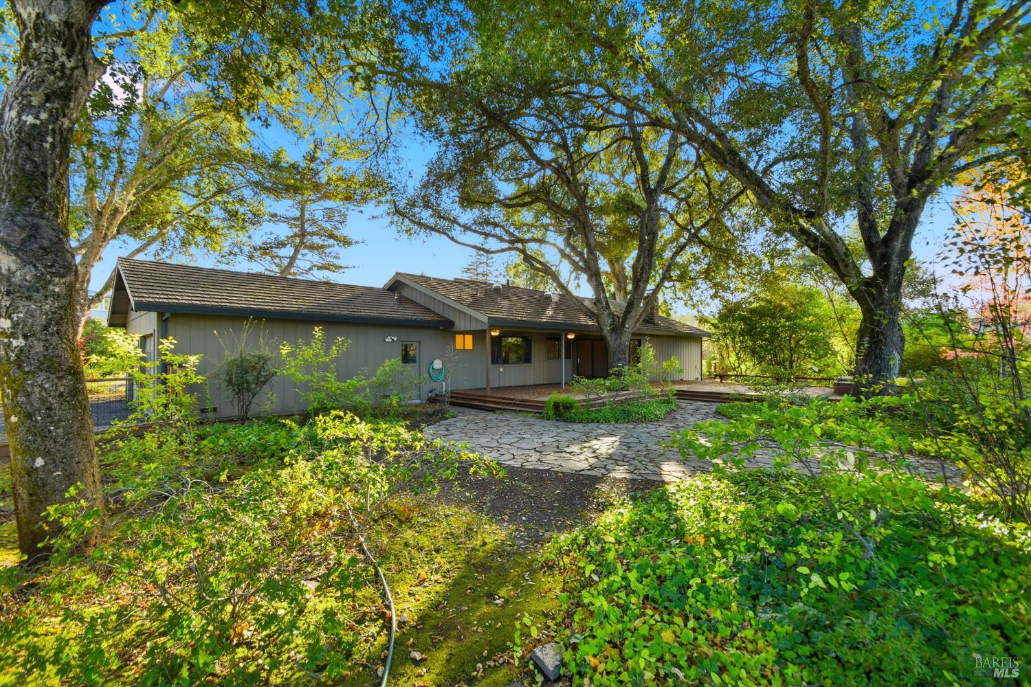 Glen Ellen, California, 95442, United States, 3 Bedrooms Bedrooms, ,3 BathroomsBathrooms,Residential,For Sale,1989437