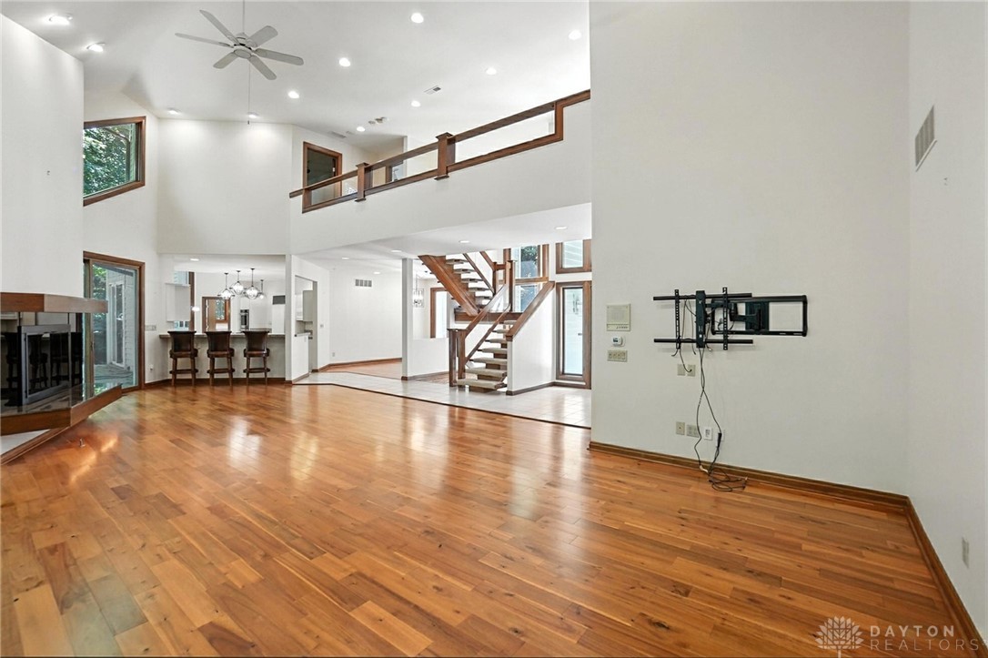 Sugarcreek Twp, Ohio, 45440, United States, 4 Bedrooms Bedrooms, ,5 BathroomsBathrooms,Residential,For Sale,1902150