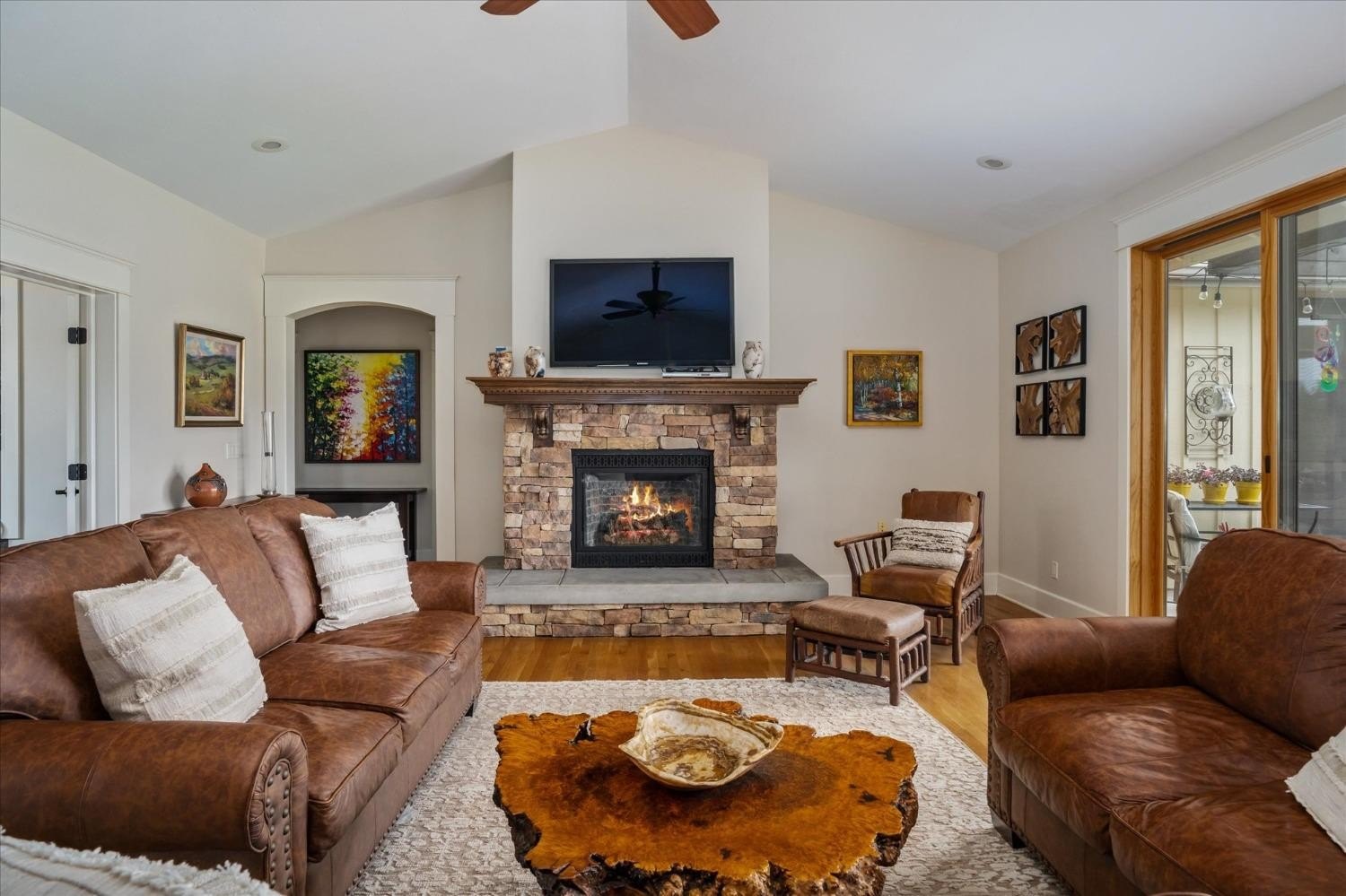 Angels Camp, California, 95222, United States, 3 Bedrooms Bedrooms, ,4 BathroomsBathrooms,Residential,For Sale,1975542