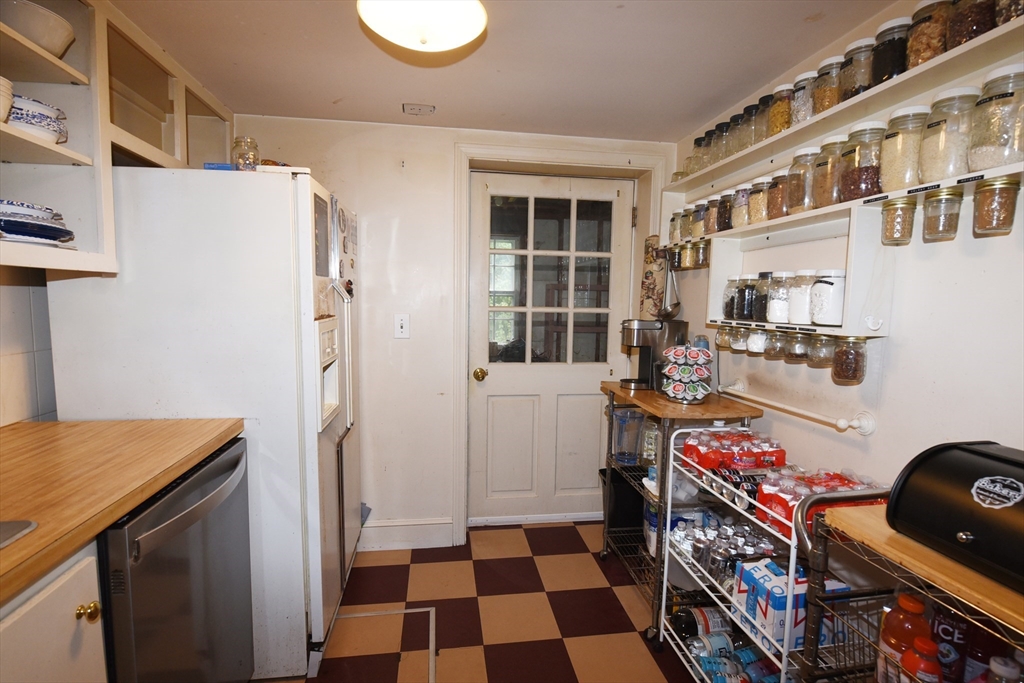 Rockland, Massachusetts, 02370, United States, 3 Bedrooms Bedrooms, ,2 BathroomsBathrooms,Residential,For Sale,1903507