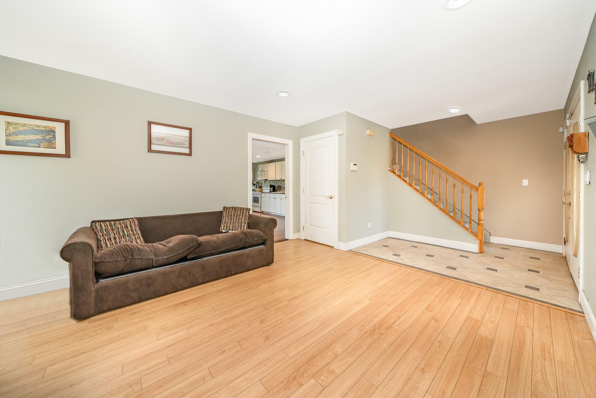 Seaford, New York, 11783, United States, 5 Bedrooms Bedrooms, ,3 BathroomsBathrooms,Residential,For Sale,1943505