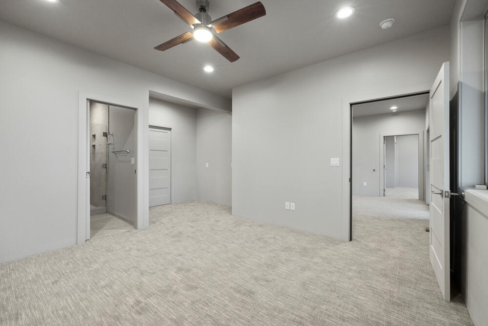 Klamath Falls, Oregon, 97601, United States, 3 Bedrooms Bedrooms, ,4 BathroomsBathrooms,Residential,For Sale,1794380