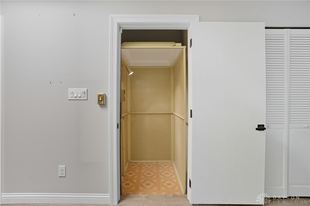 Brookville, Ohio, 45309, United States, 3 Bedrooms Bedrooms, ,4 BathroomsBathrooms,Residential,For Sale,1995742