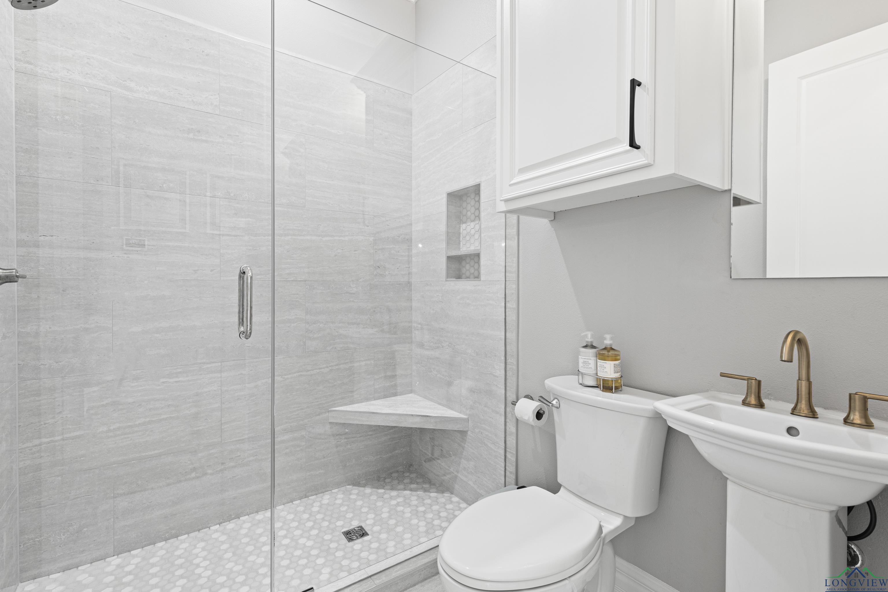 Tatum, Texas, 75691, United States, 6 Bedrooms Bedrooms, ,5 BathroomsBathrooms,Residential,For Sale,1967994