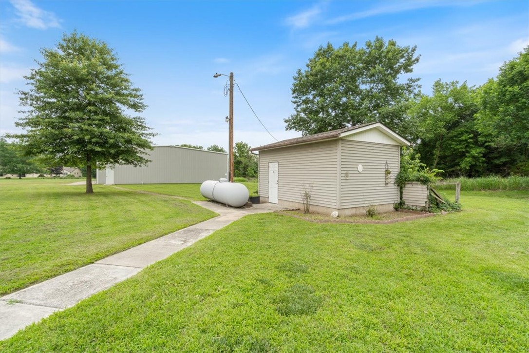 Anderson, Missouri, 64831, United States, 3 Bedrooms Bedrooms, ,2 BathroomsBathrooms,Residential,For Sale,1866248