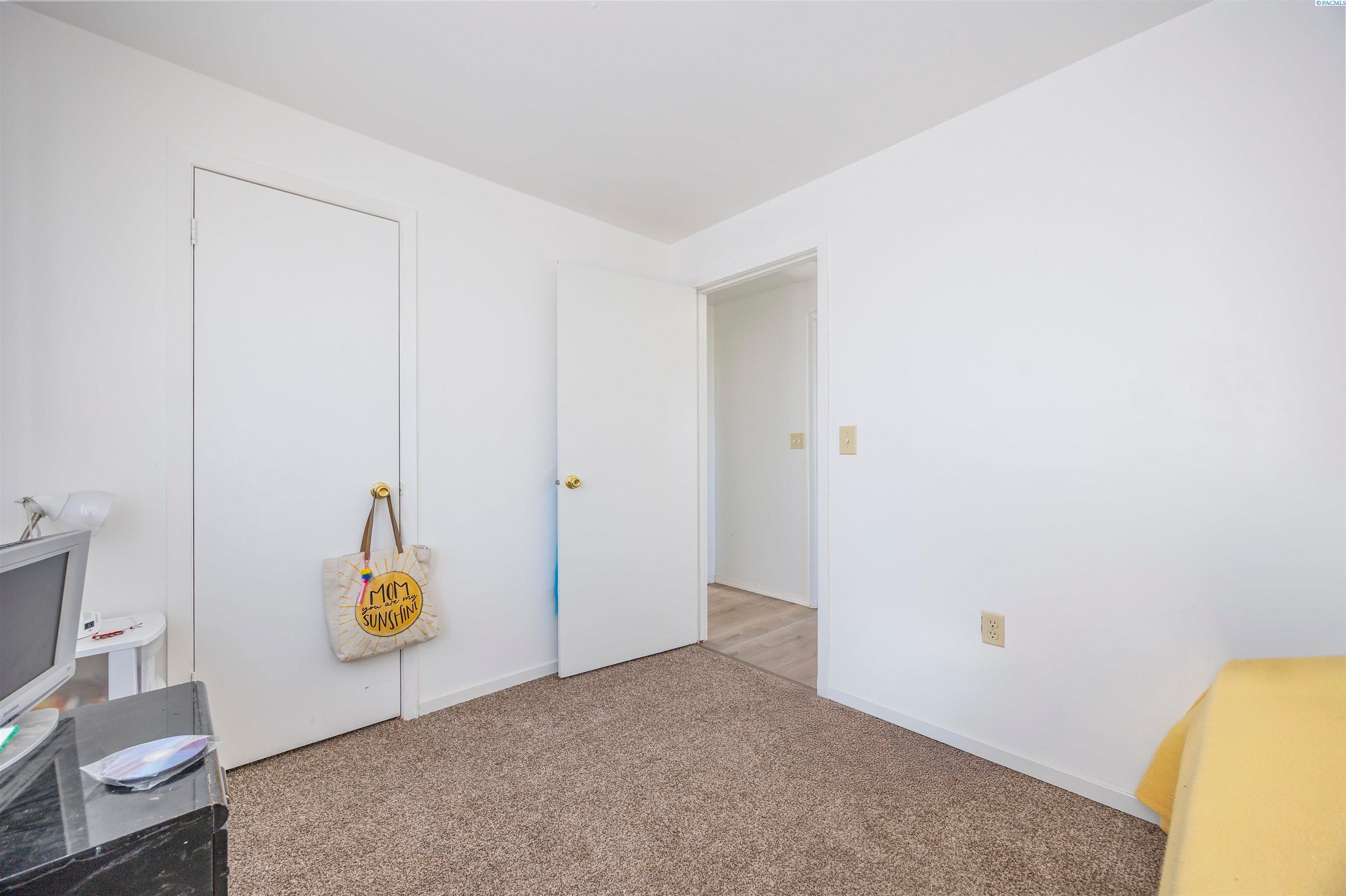 Pasco, Washington, 99301, United States, ,Residential,For Sale,1998040