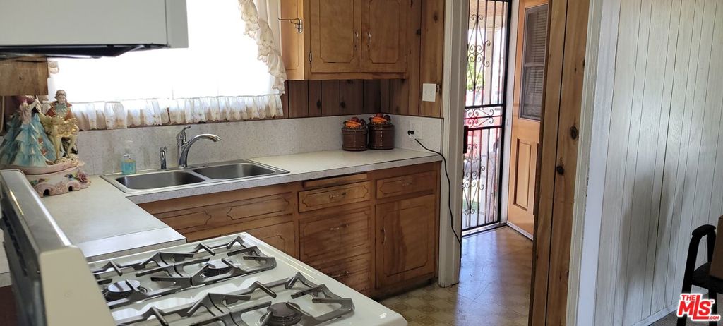 Compton, California, 90220, United States, 3 Bedrooms Bedrooms, ,1 BathroomBathrooms,Residential,For Sale,1846005
