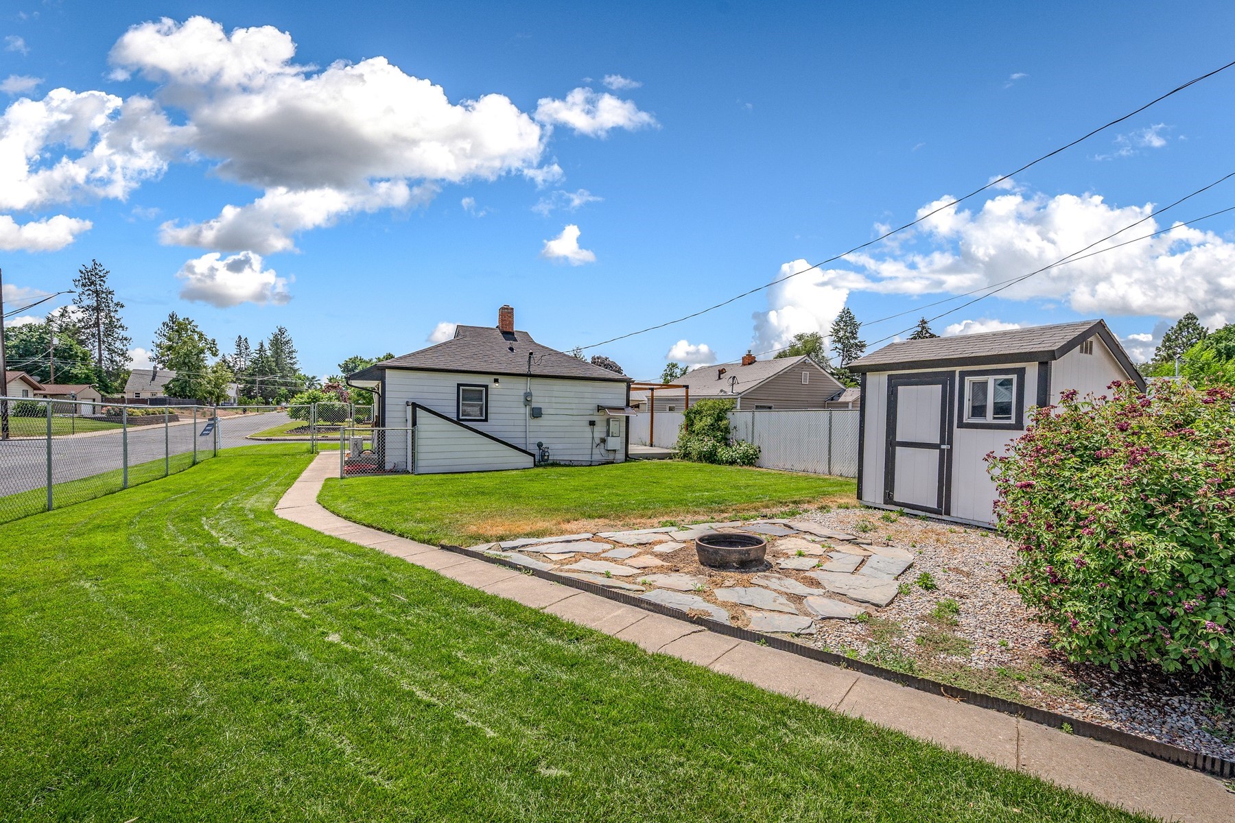  Adorable Cottage in North Spokane - 物件實景
