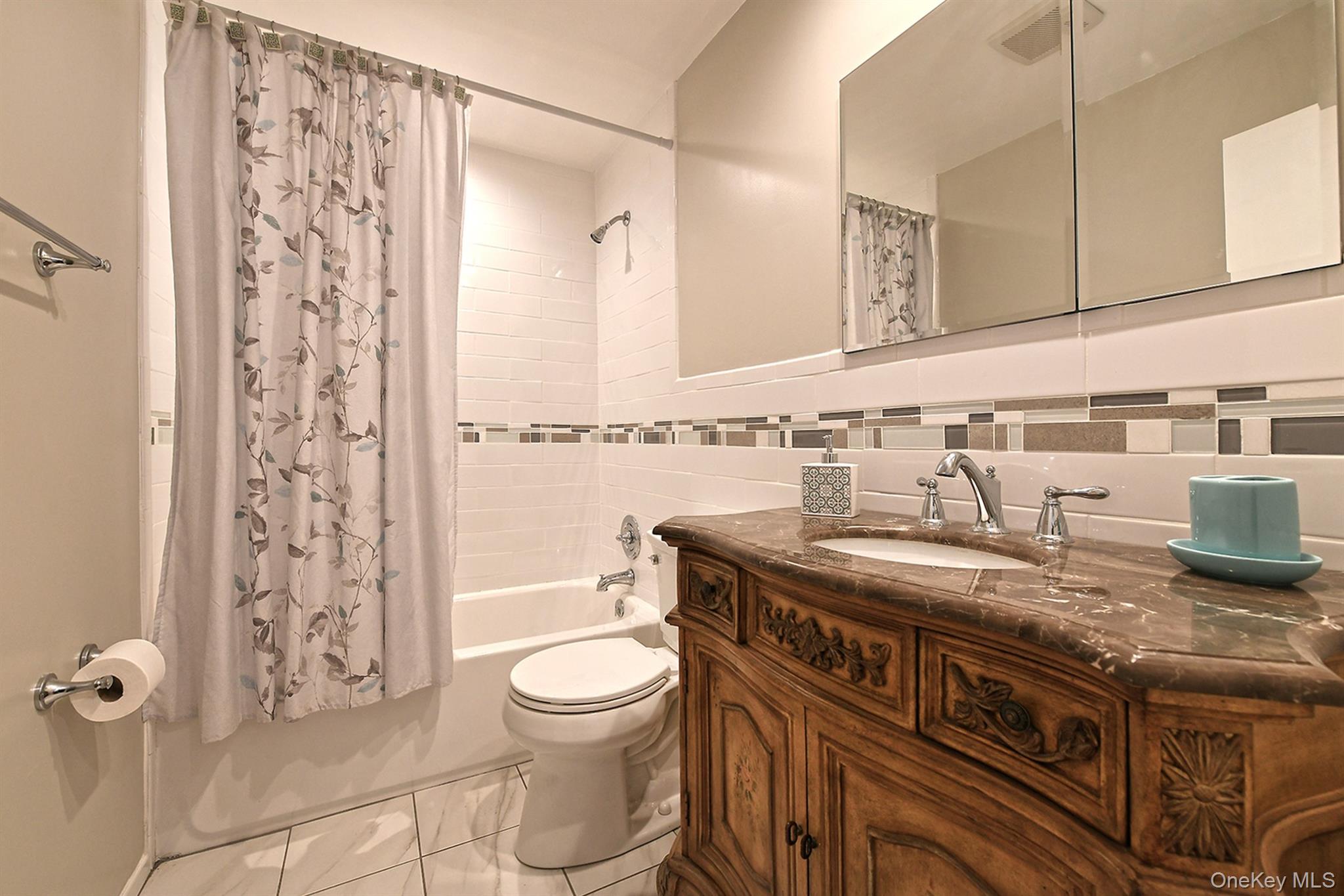 Hicksville, New York, 11801, United States, 3 Bedrooms Bedrooms, ,3 BathroomsBathrooms,Residential,For Sale,1932624