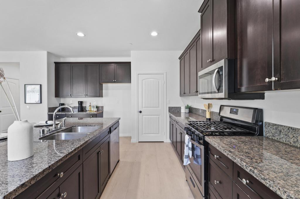 Lake Elsinore, California, 92530, United States, 4 Bedrooms Bedrooms, ,3 BathroomsBathrooms,Residential,For Sale,1942705
