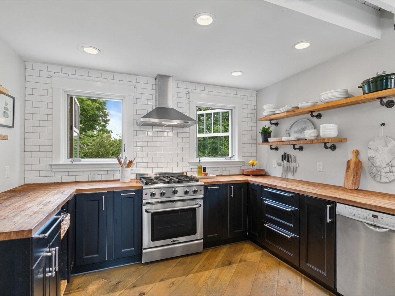 Burlington, Vermont, 05401, United States, 3 Bedrooms Bedrooms, ,2 BathroomsBathrooms,Residential,For Sale,1906339
