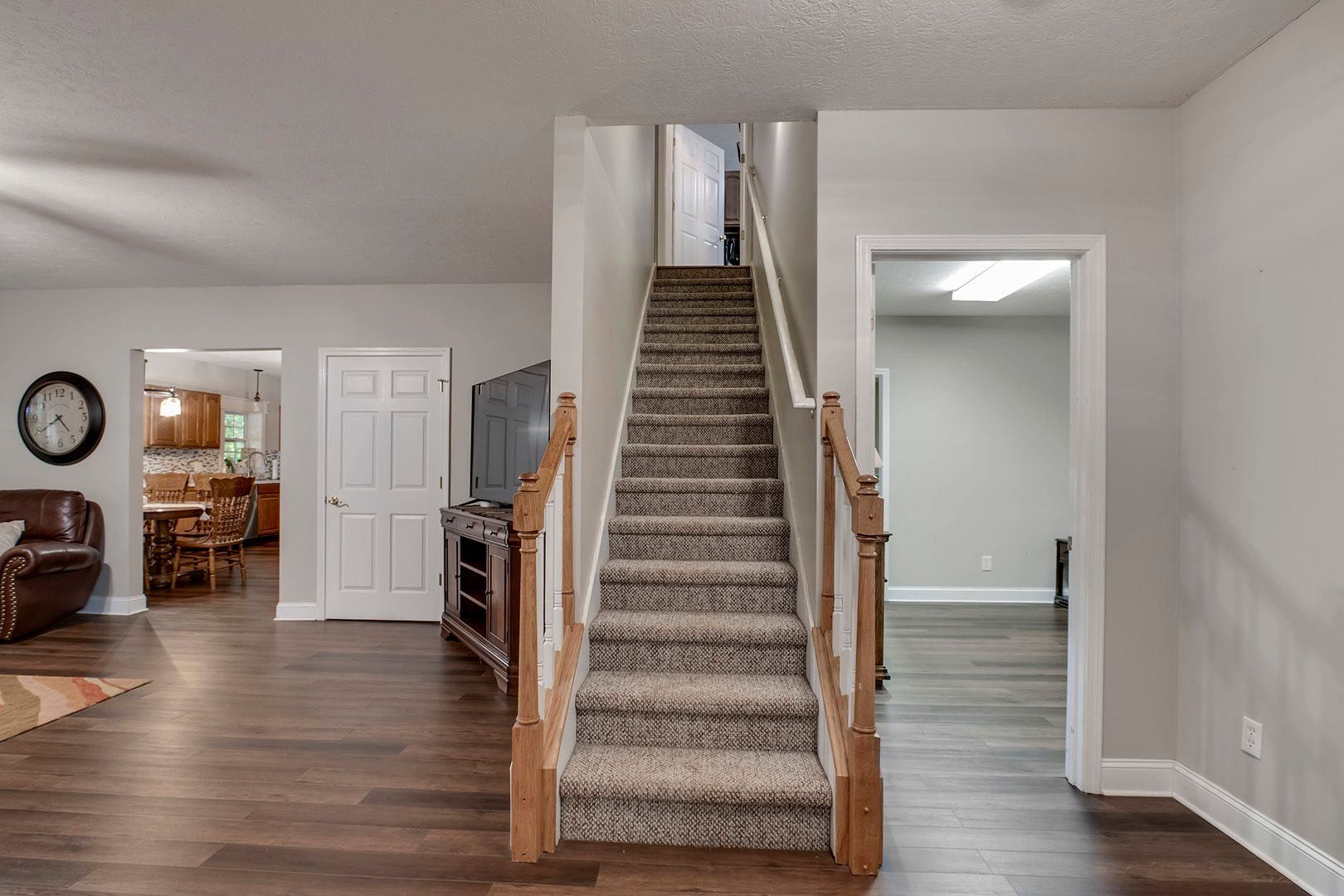 Kingston, Tennessee, 37763, United States, 5 Bedrooms Bedrooms, ,5 BathroomsBathrooms,Residential,For Sale,2011404