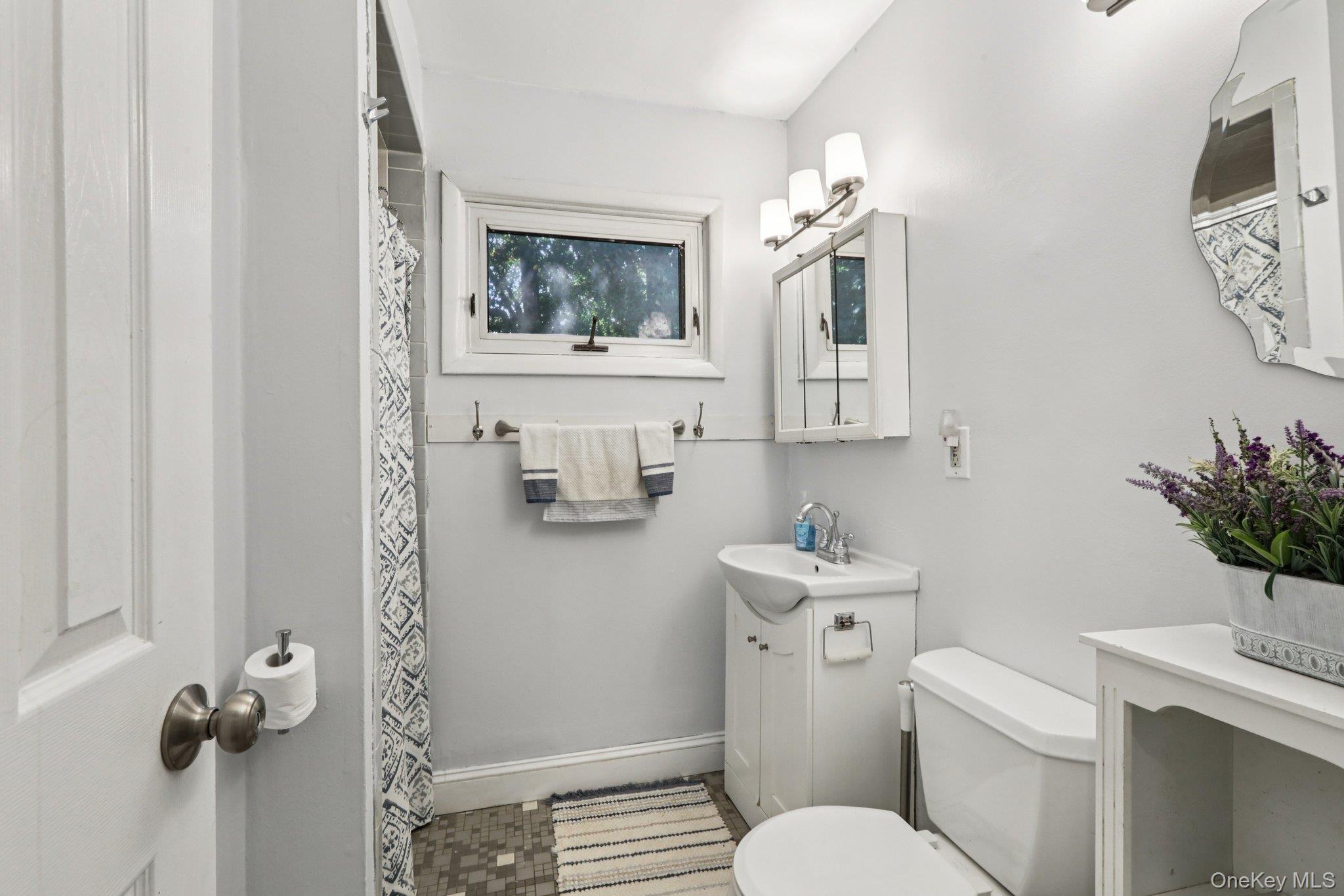 Garnerville, New York, 10923, United States, 4 Bedrooms Bedrooms, ,2 BathroomsBathrooms,Residential,For Sale,1974651