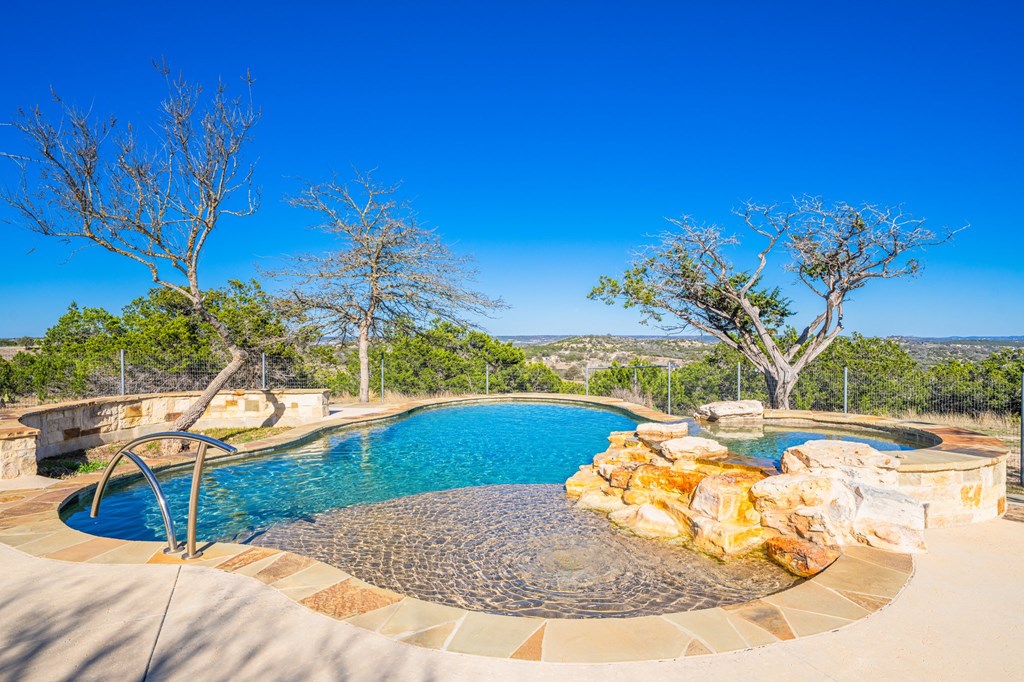 Kerrville, Texas, 78028, United States, 4 Bedrooms Bedrooms, ,5 BathroomsBathrooms,Residential,For Sale,1735504